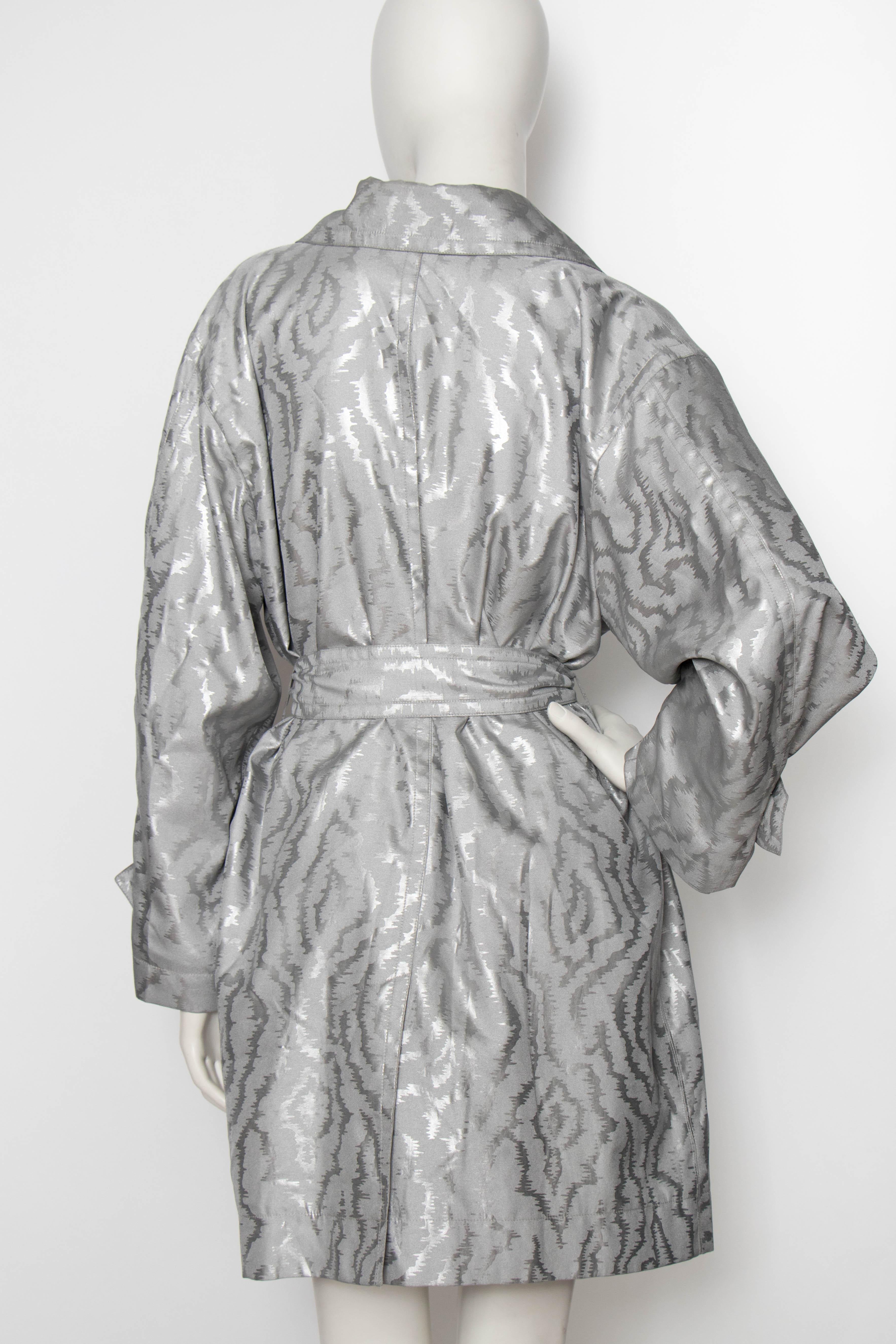 A 1980s Vintage Yves Saint Laurent Silver Jacquard Jacket  In Good Condition In Copenhagen, DK