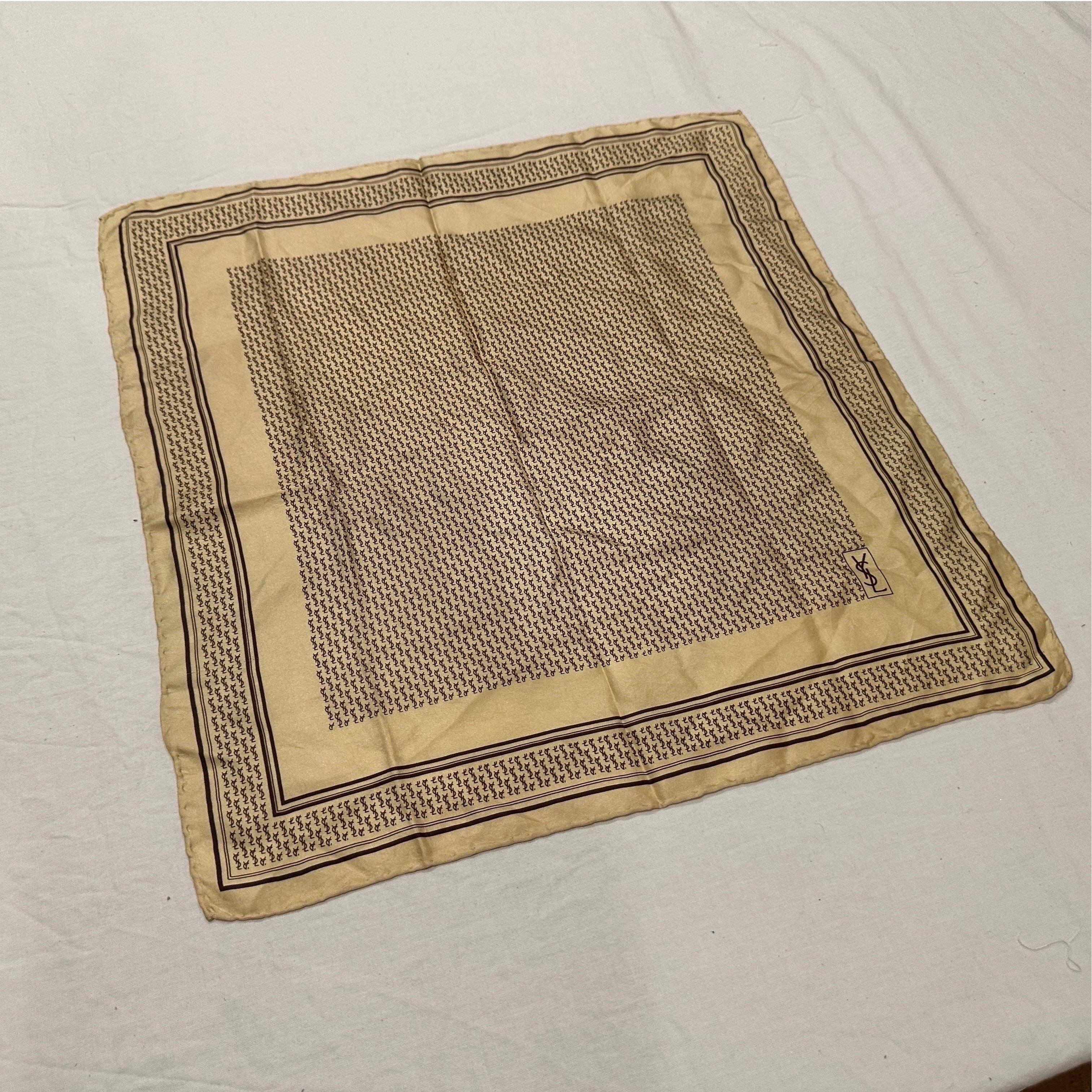 Sciarpa di seta piccola con logo marrone e beige di Yves Saint Laurent degli anni '80 in vendita 5