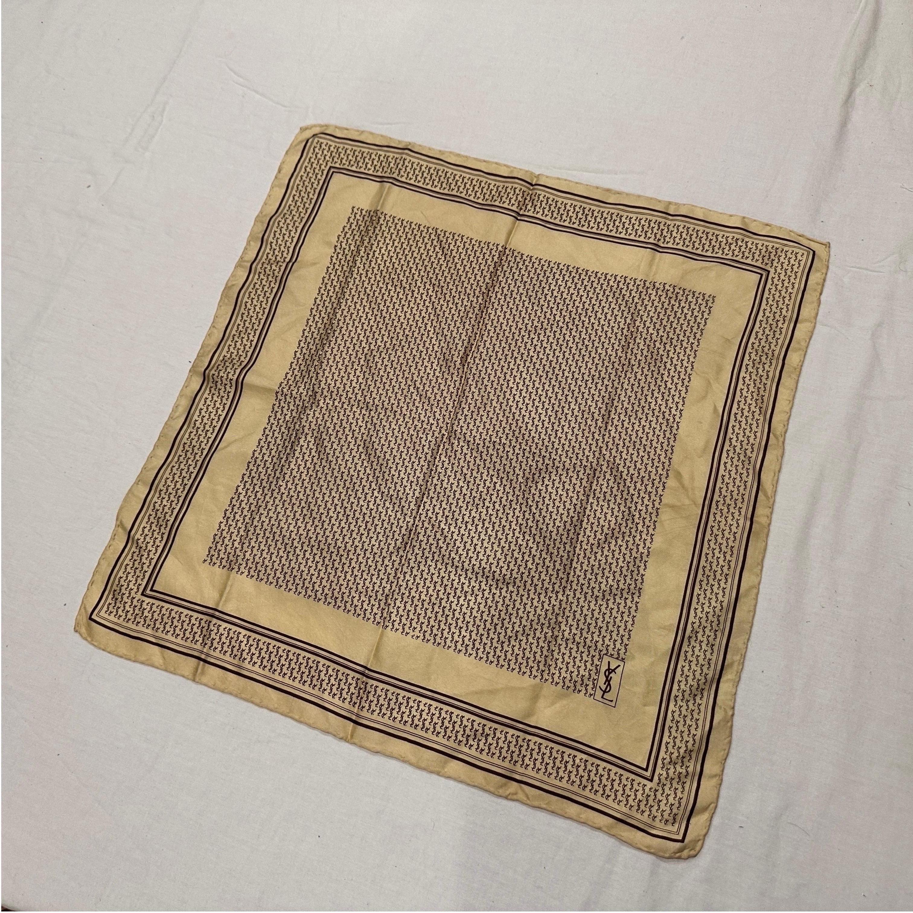 Sciarpa di seta piccola con logo marrone e beige di Yves Saint Laurent degli anni '80 in vendita 4