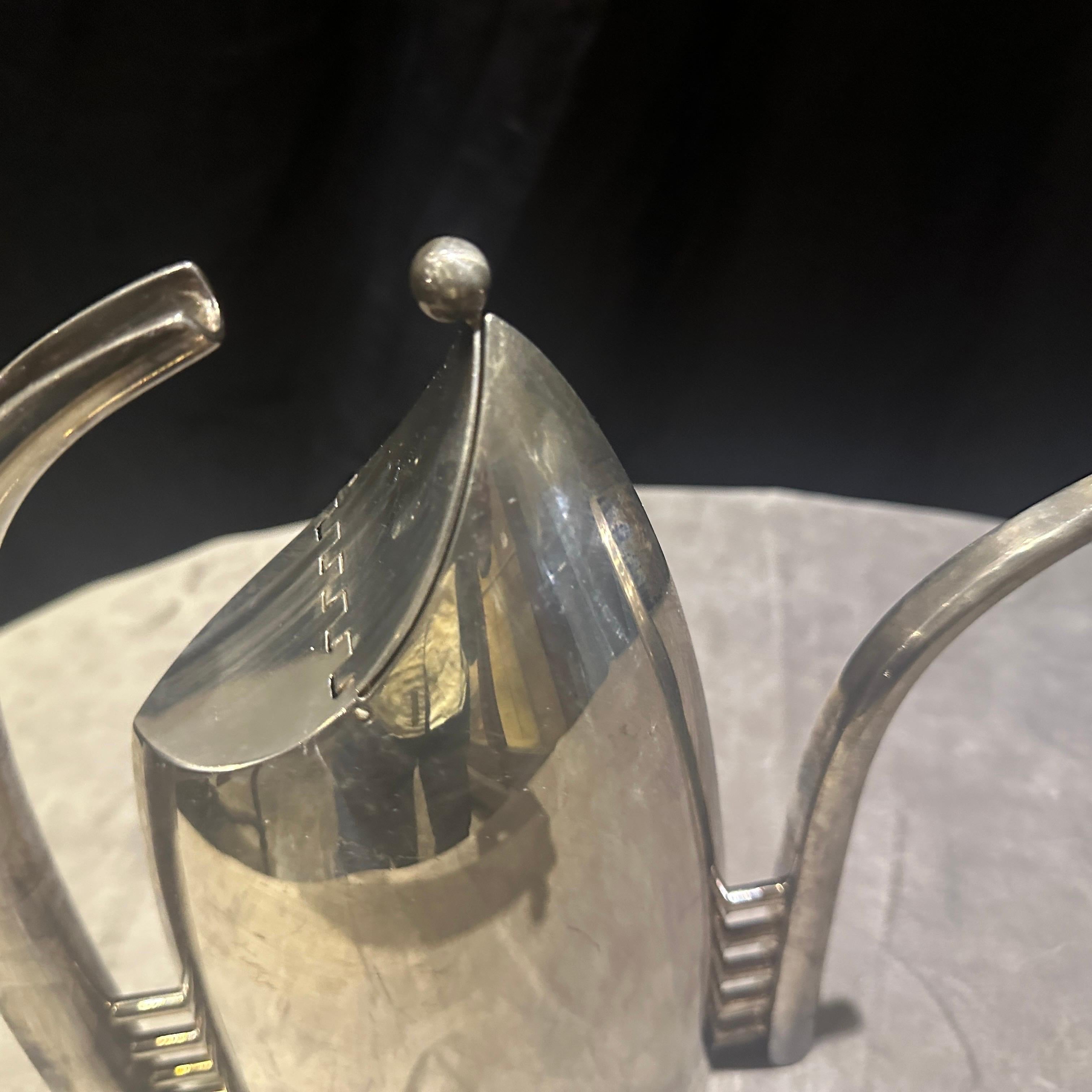 A 1989 Minimalist Silver Plated Fenice Coffee Pot Designed by Lino Sabattini In Excellent Condition For Sale In Aci Castello, IT