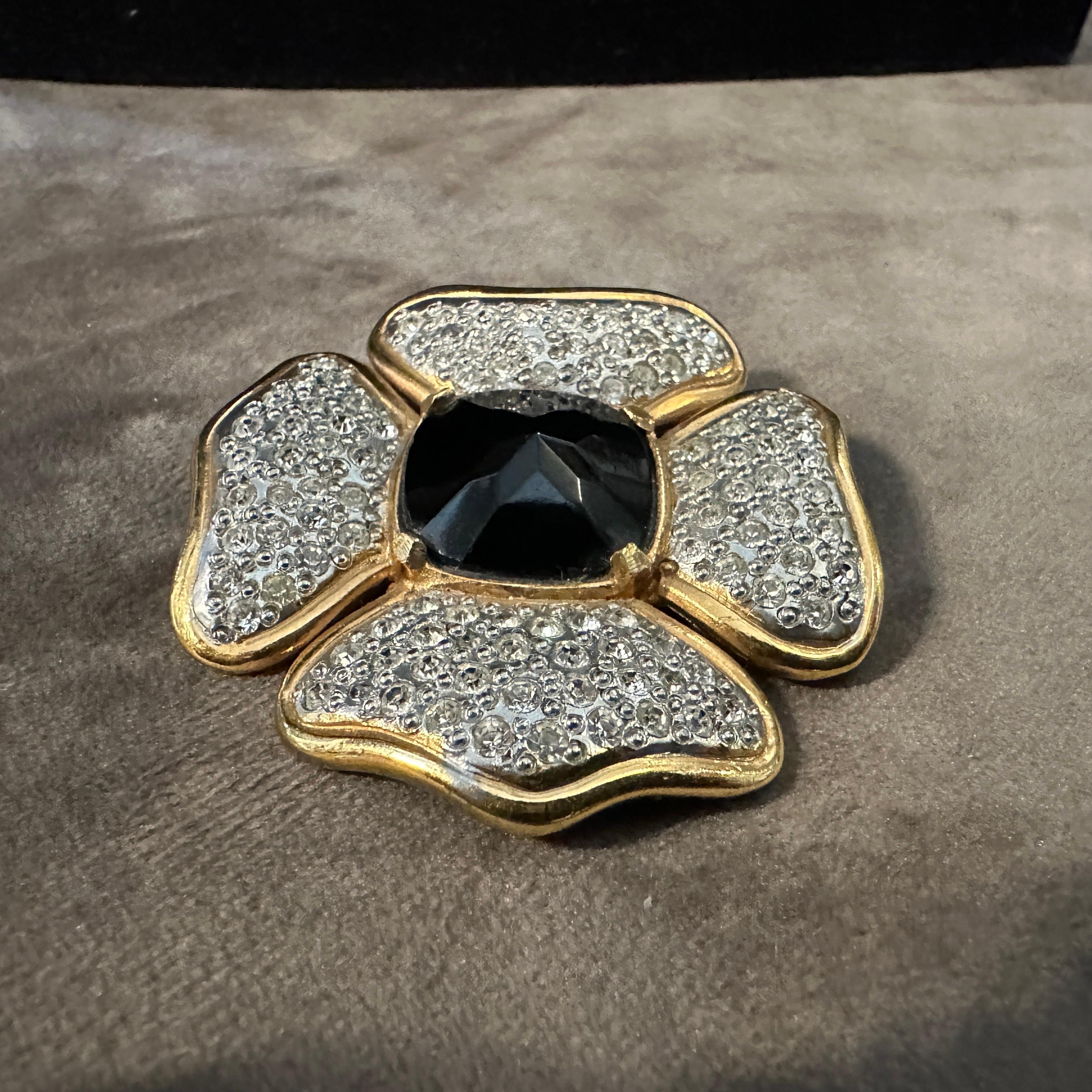 A 1990s Costume Jewelry 1990s Valentino Garavani Flower Brooch In Excellent Condition In Aci Castello, IT