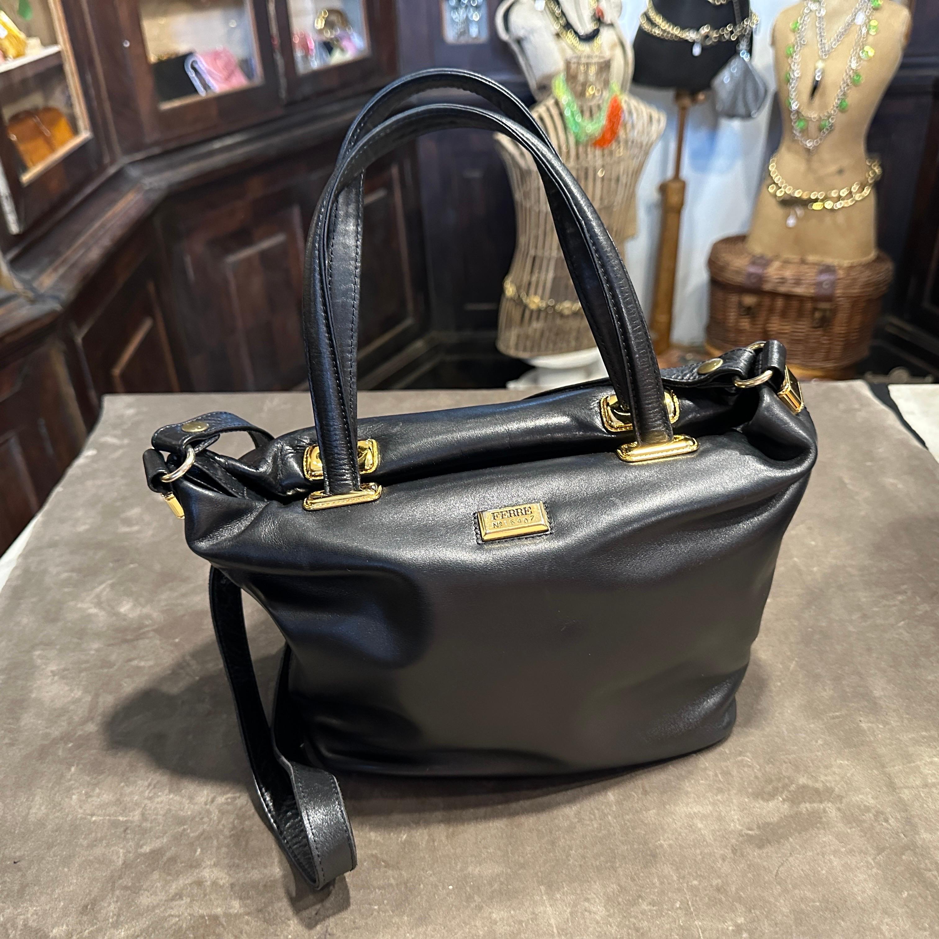 Sac à main italien en cuir noir et laiton de Gianfranco Ferrè, datant des années 1990. Pour femmes en vente