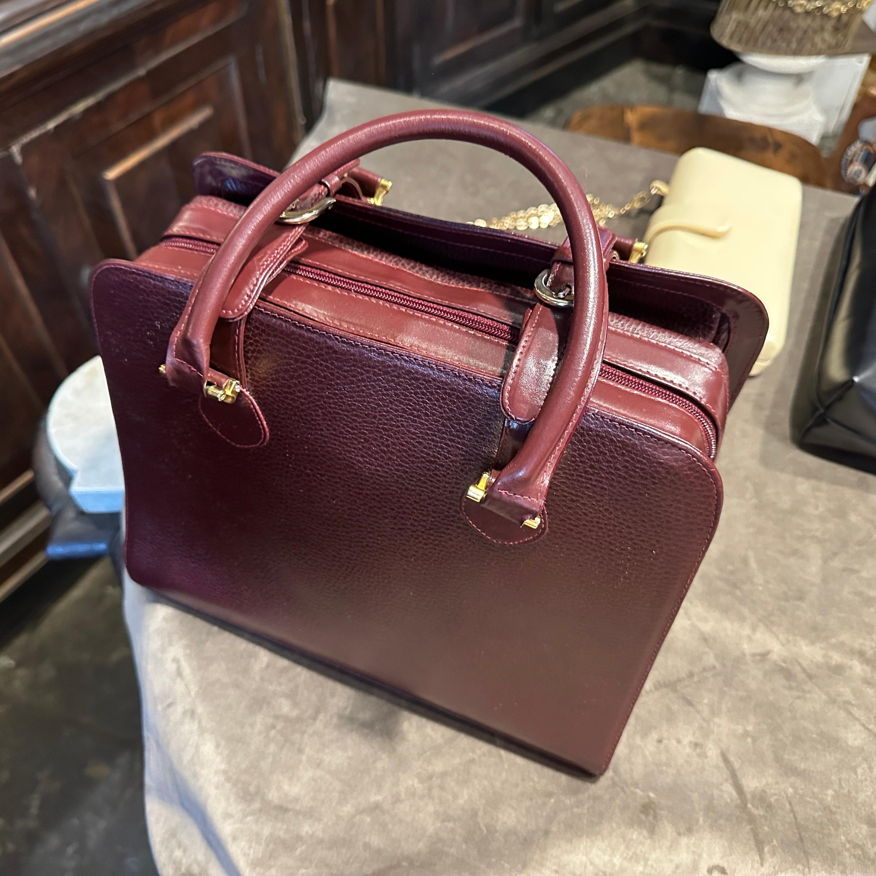 A 1990s Elegant Bordeaux Leather and Brass by Cartier In Excellent Condition For Sale In Aci Castello, IT