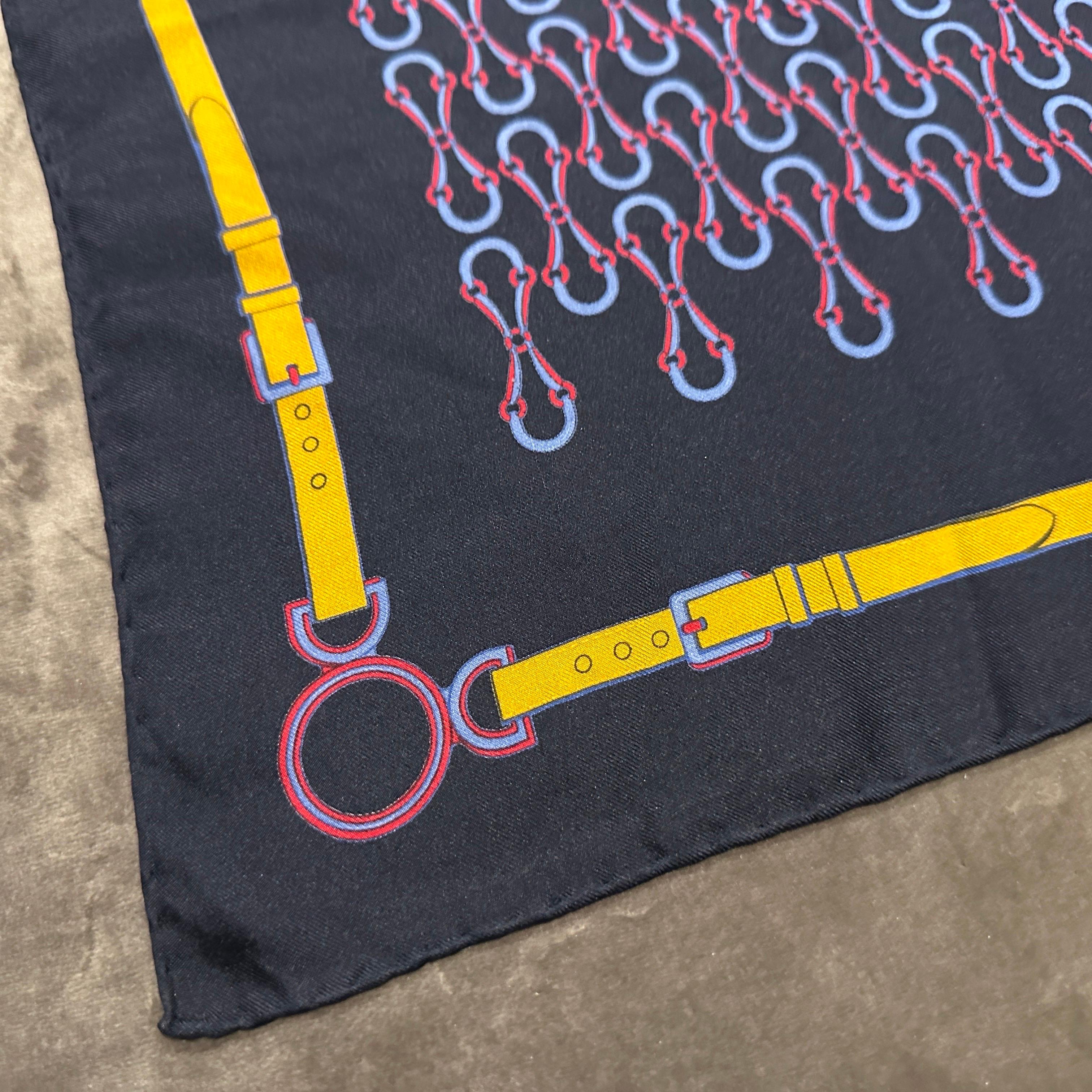 Un foulard in seta con motivo equestre degli anni '90 di Gucci in vendita 6