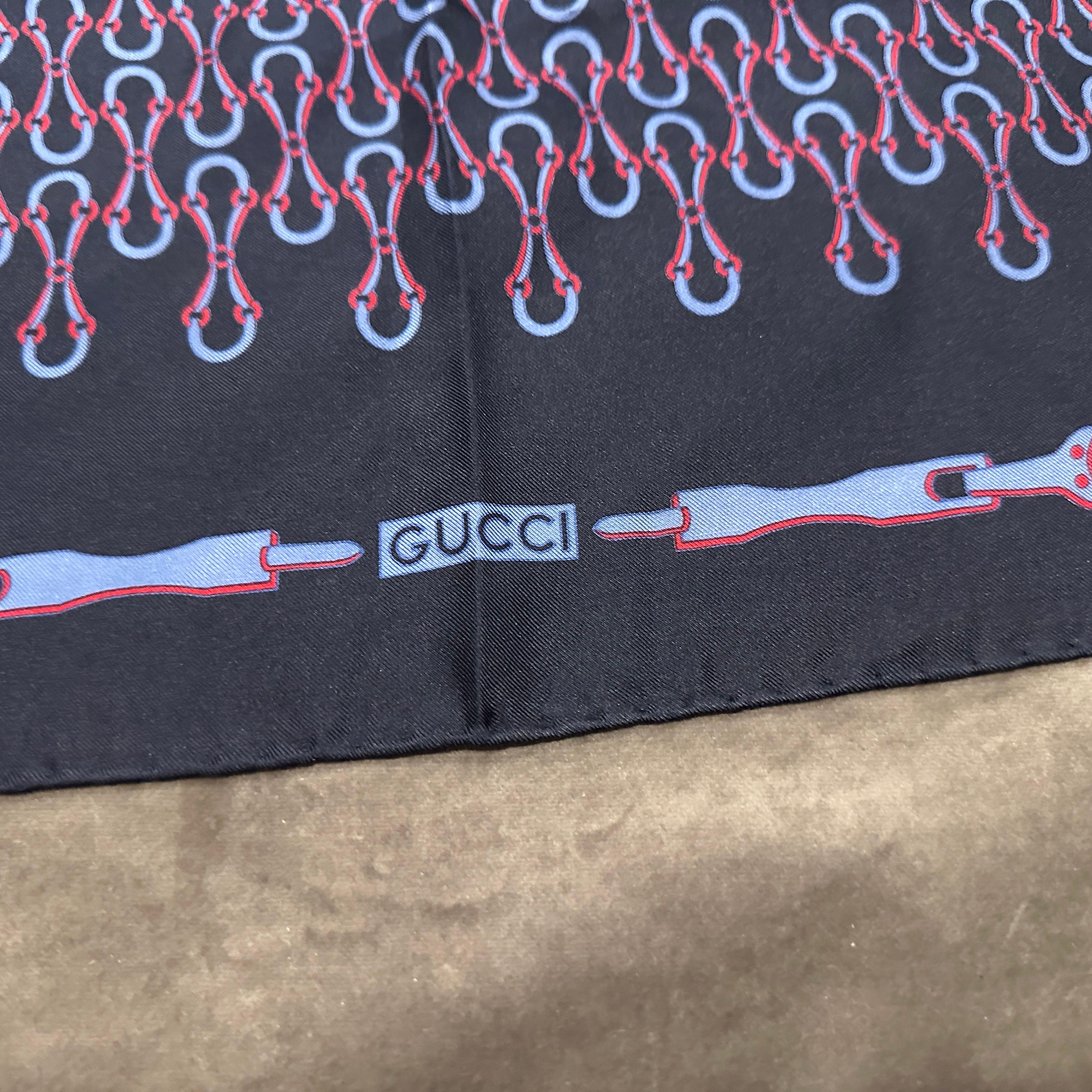Un foulard in seta con motivo equestre degli anni '90 di Gucci in vendita 3