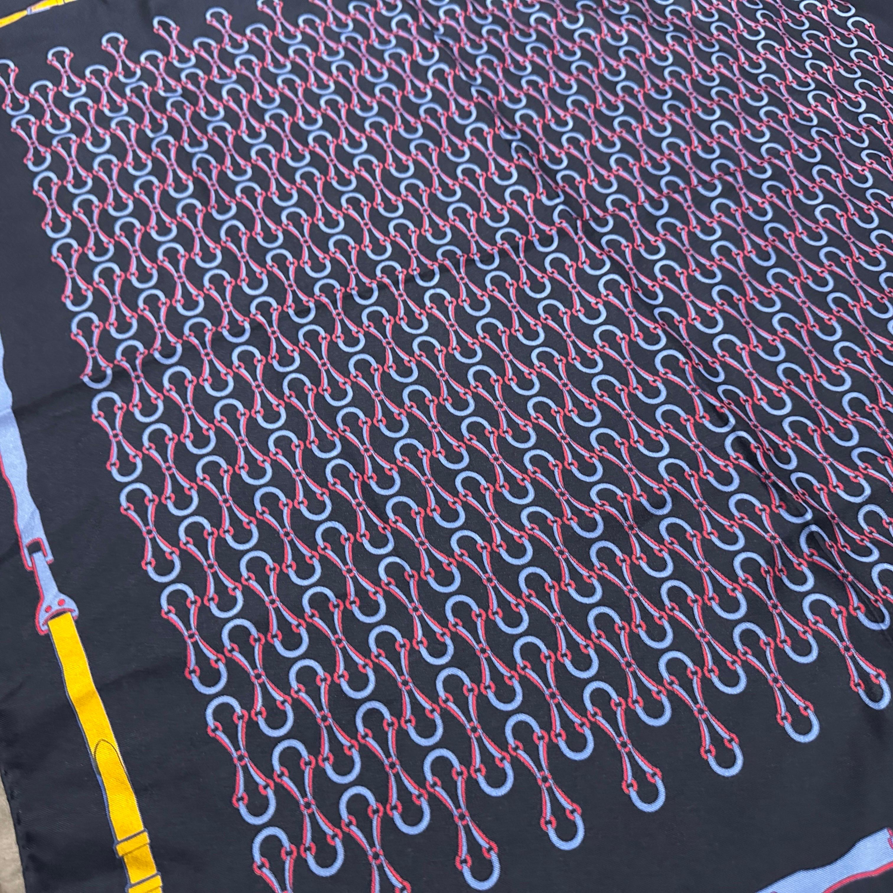 Un foulard in seta con motivo equestre degli anni '90 di Gucci in vendita 4