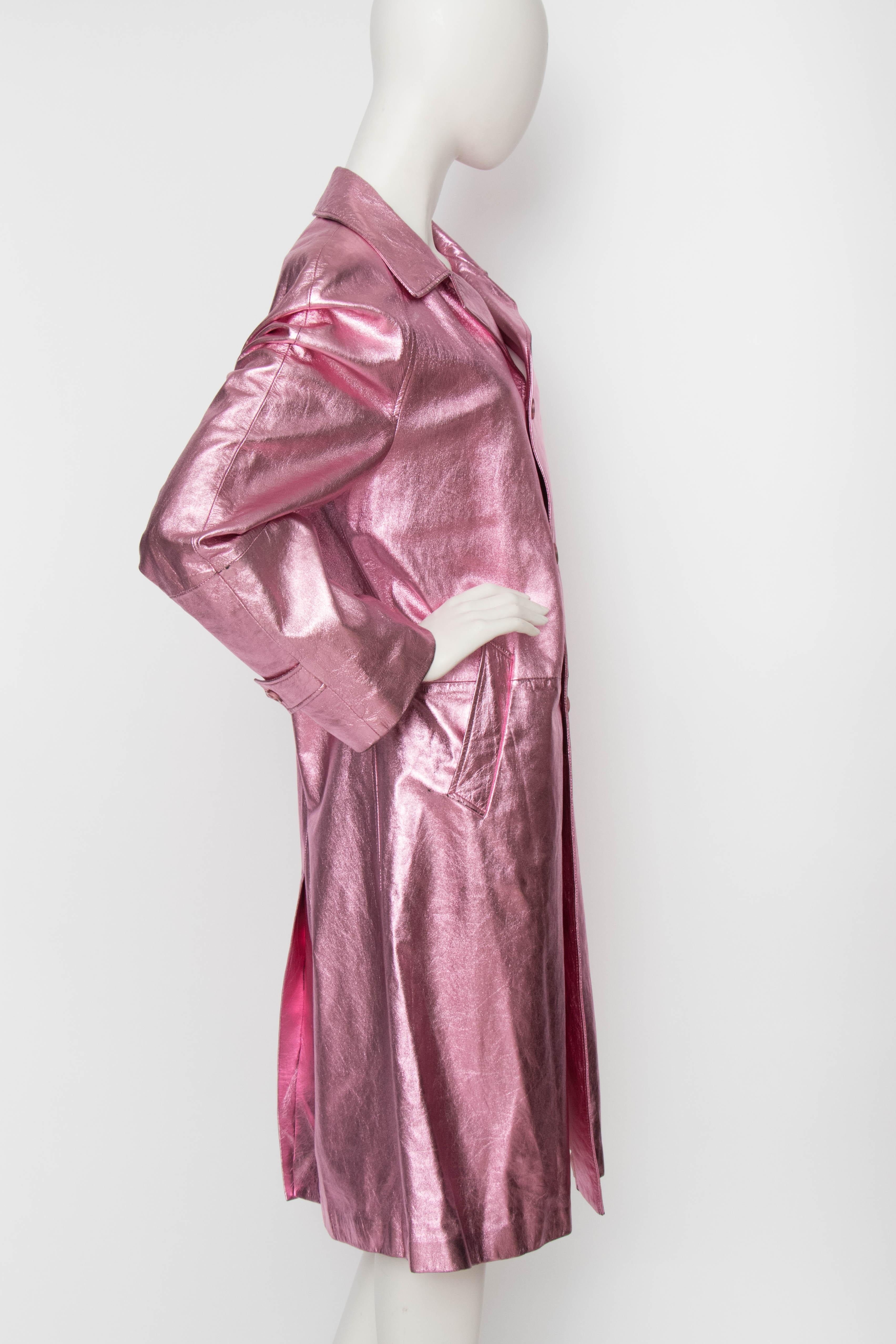 A fabulous 1990s long pink metallic Gianni Versace leather jacket with front button closure. raglan sleeves and side welt pockets. The extravagant jacket is fully lined in a pink polyester ling with jacquard-woven Medusa faces. 

The size of the