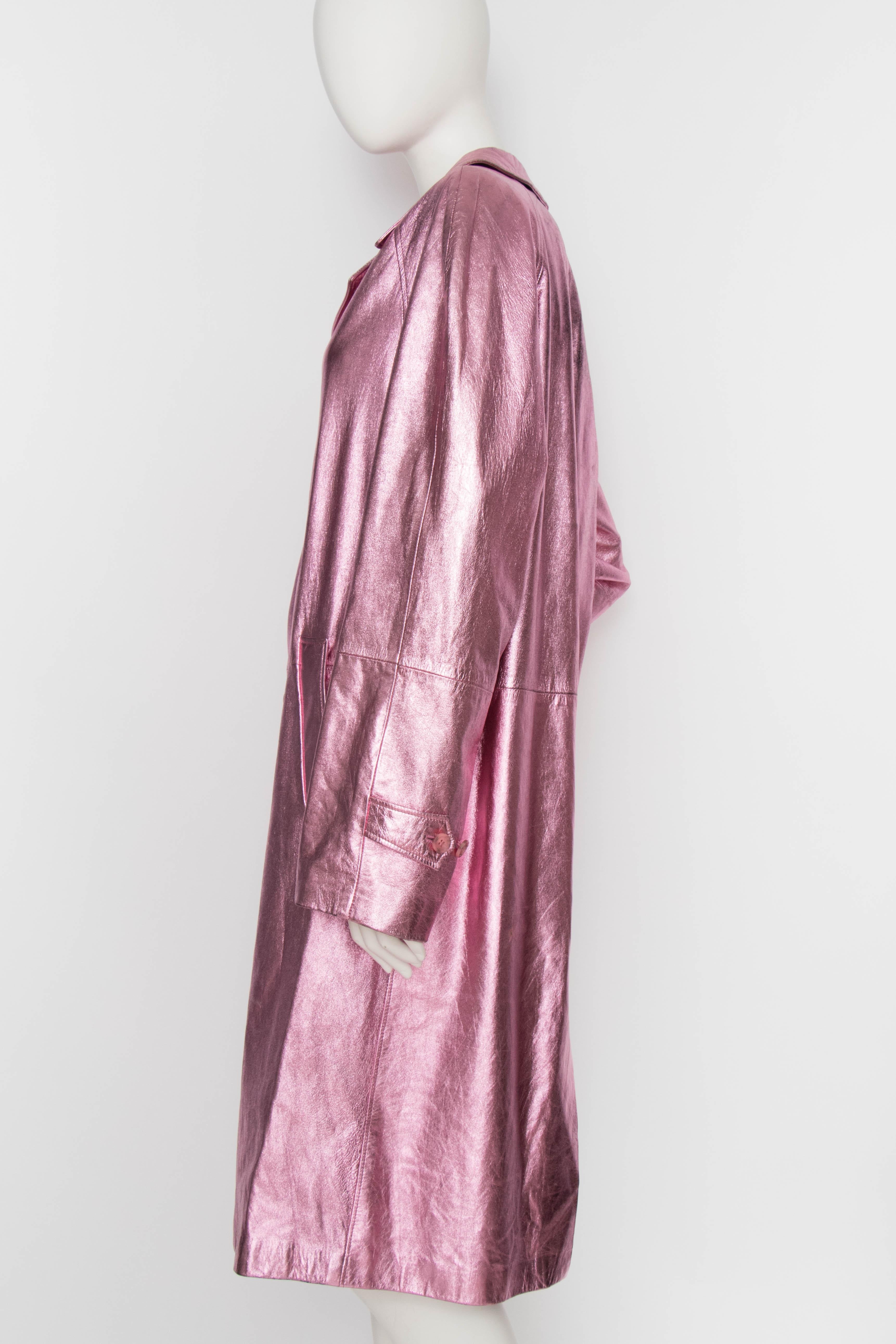 A 1990s Pink Metallic Gianni Versace Leather Jacket  In Good Condition In Copenhagen, DK
