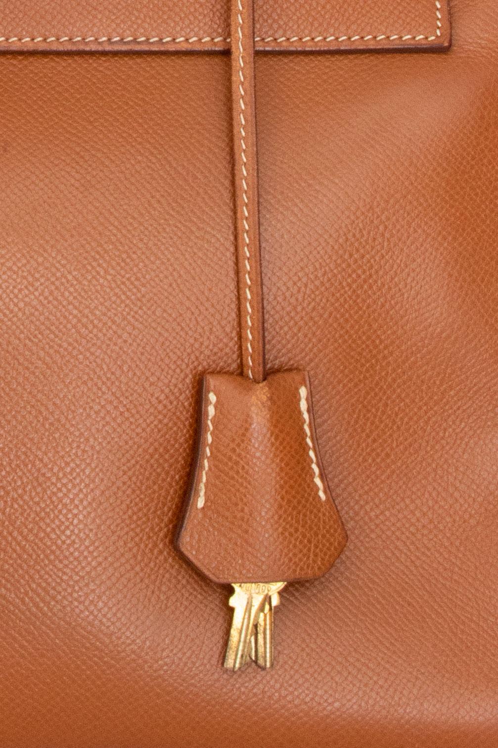 A 1990s Vintage Hermès Kelly 32 Epsom Handbag with Gold Hardware  For Sale 1