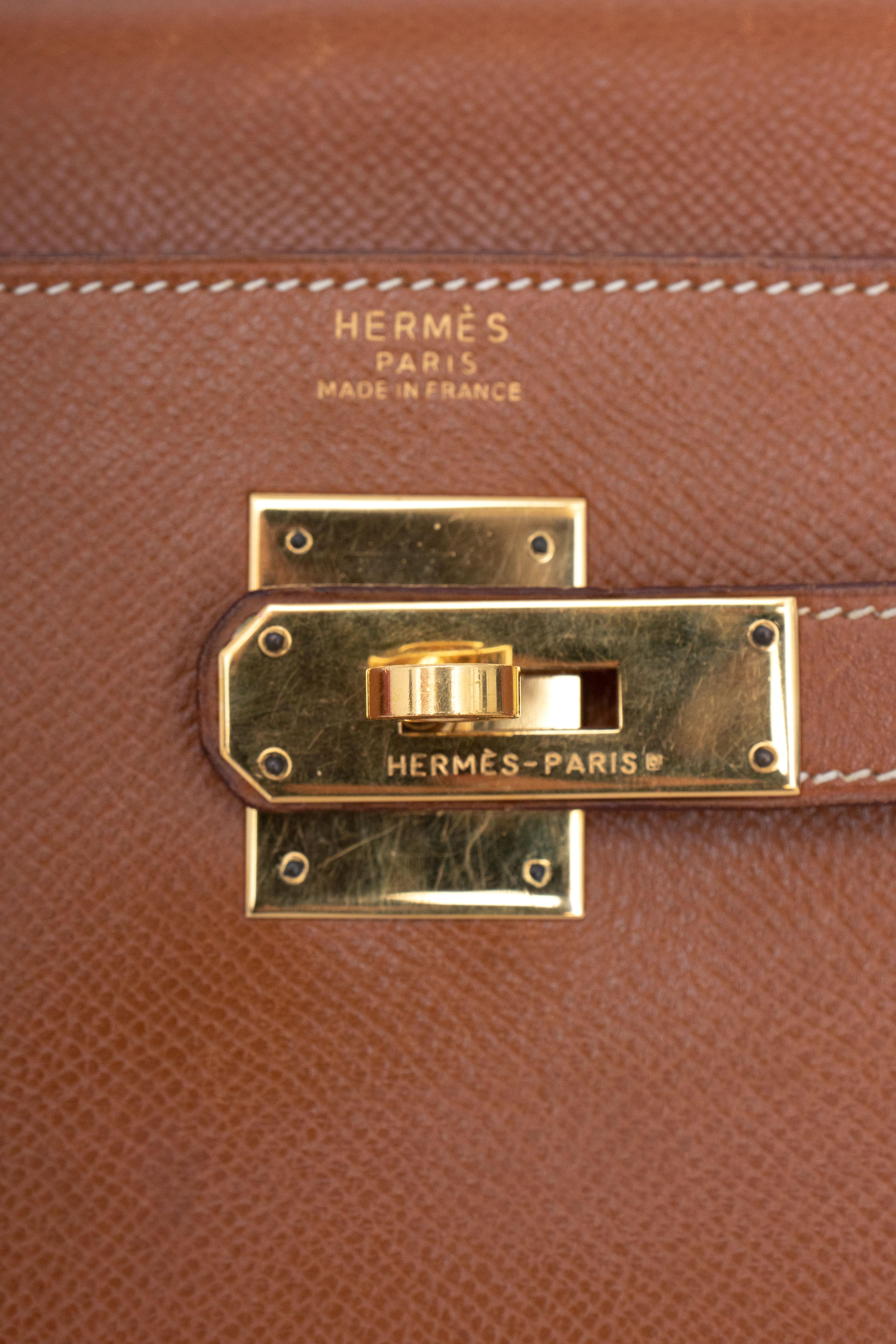 A 1990s Vintage Hermès Kelly 32 Epsom Handbag with Gold Hardware  5