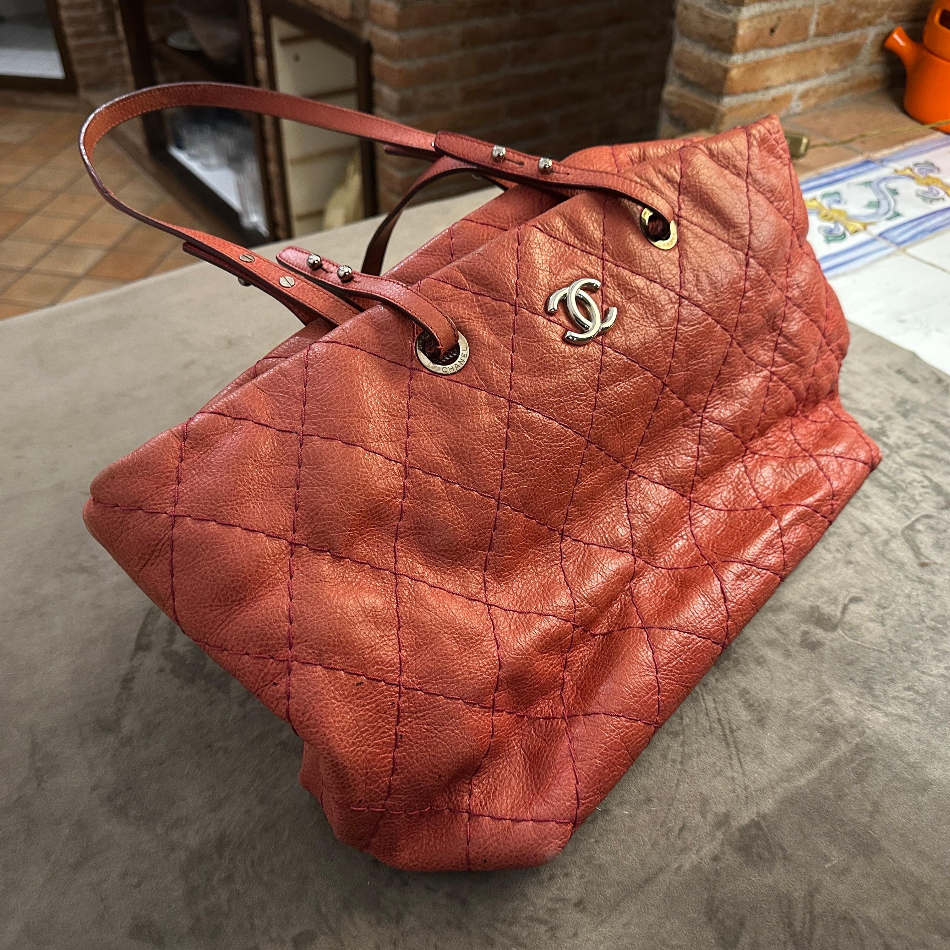 A 1990s Vintage Pink Leather Tote Bag By Chanel For Sale 7