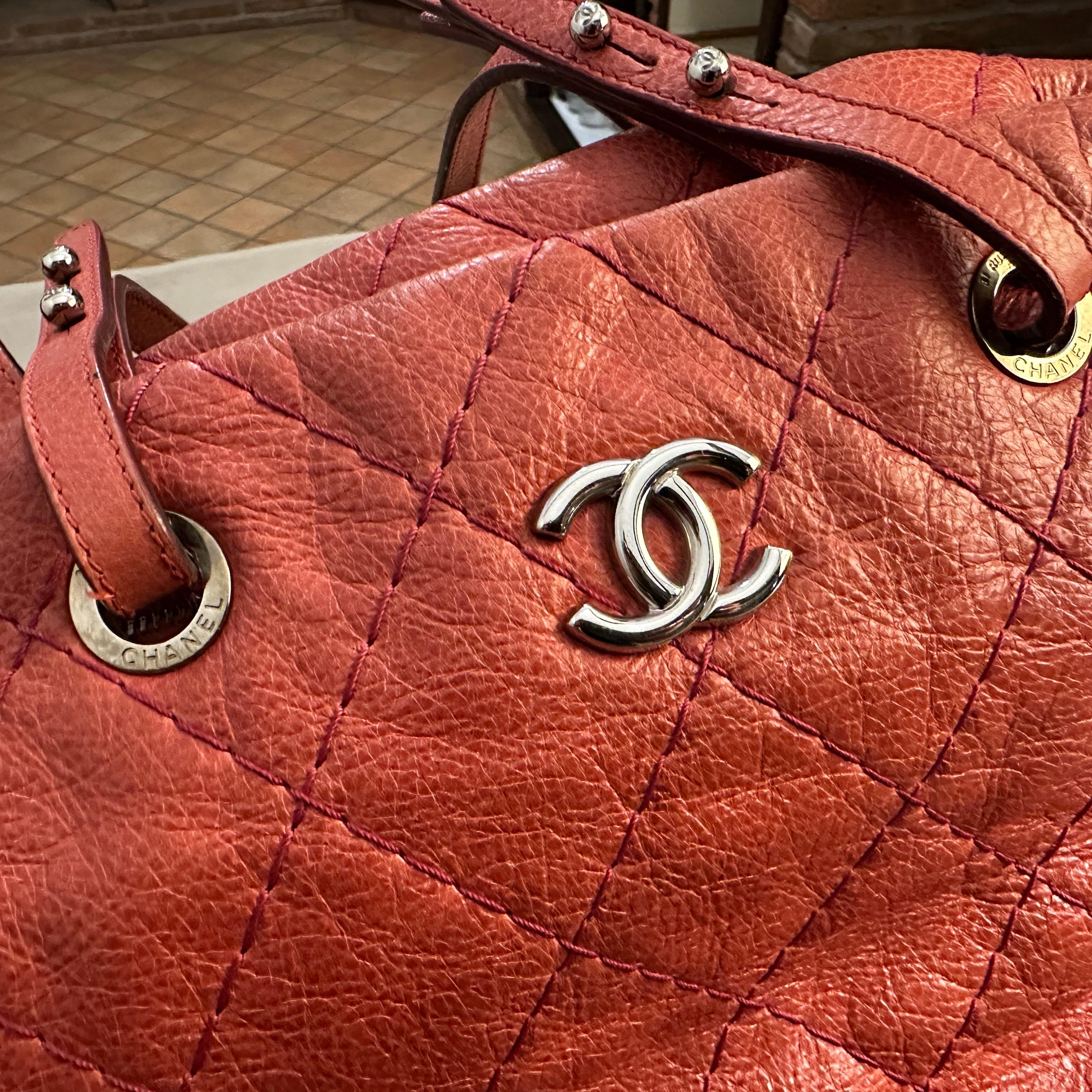 A 1990s Vintage Pink Leather Tote Bag By Chanel For Sale 10