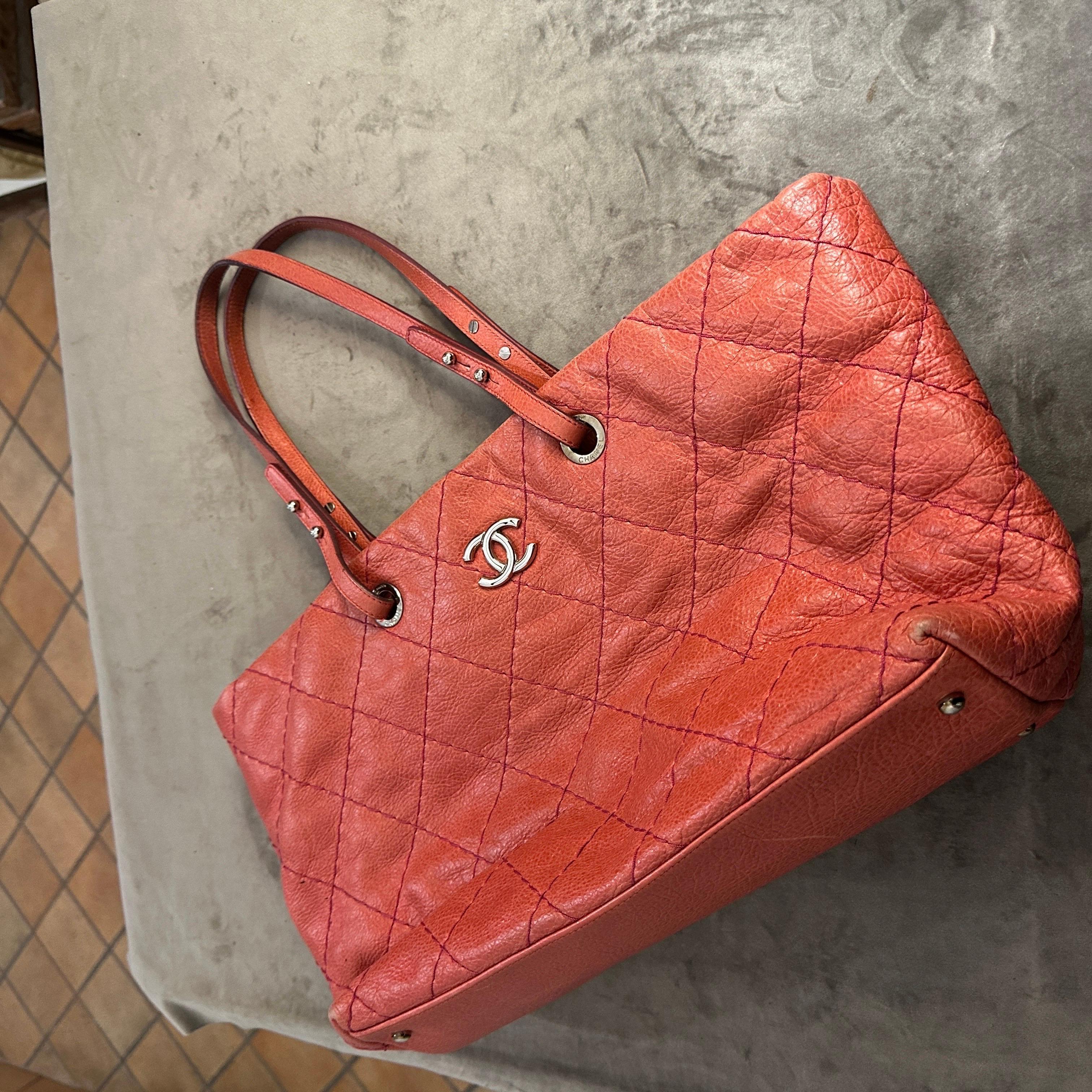A 1990s Vintage Pink Leather Tote Bag By Chanel For Sale 1