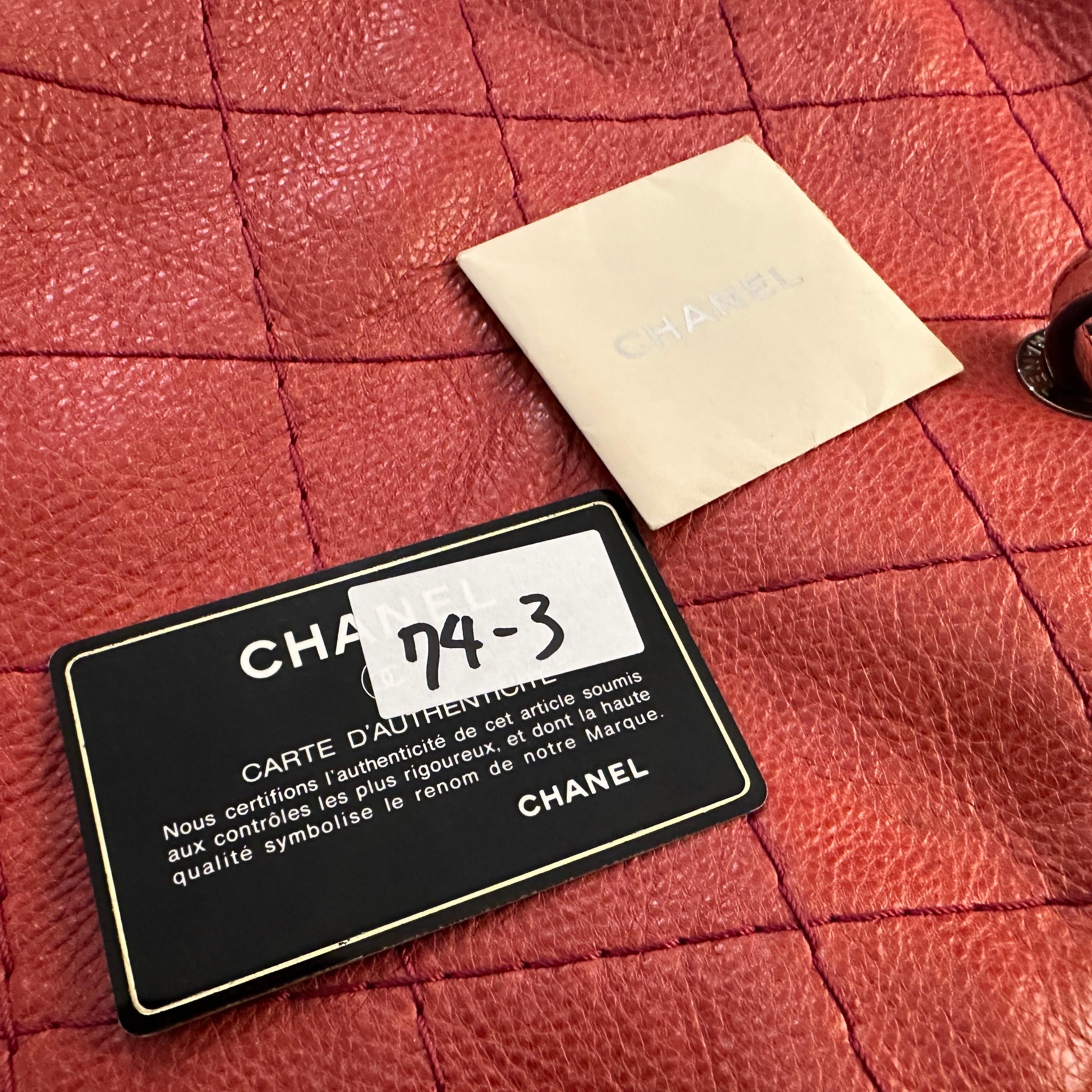 A 1990s Vintage Pink Leather Tote Bag By Chanel For Sale 3