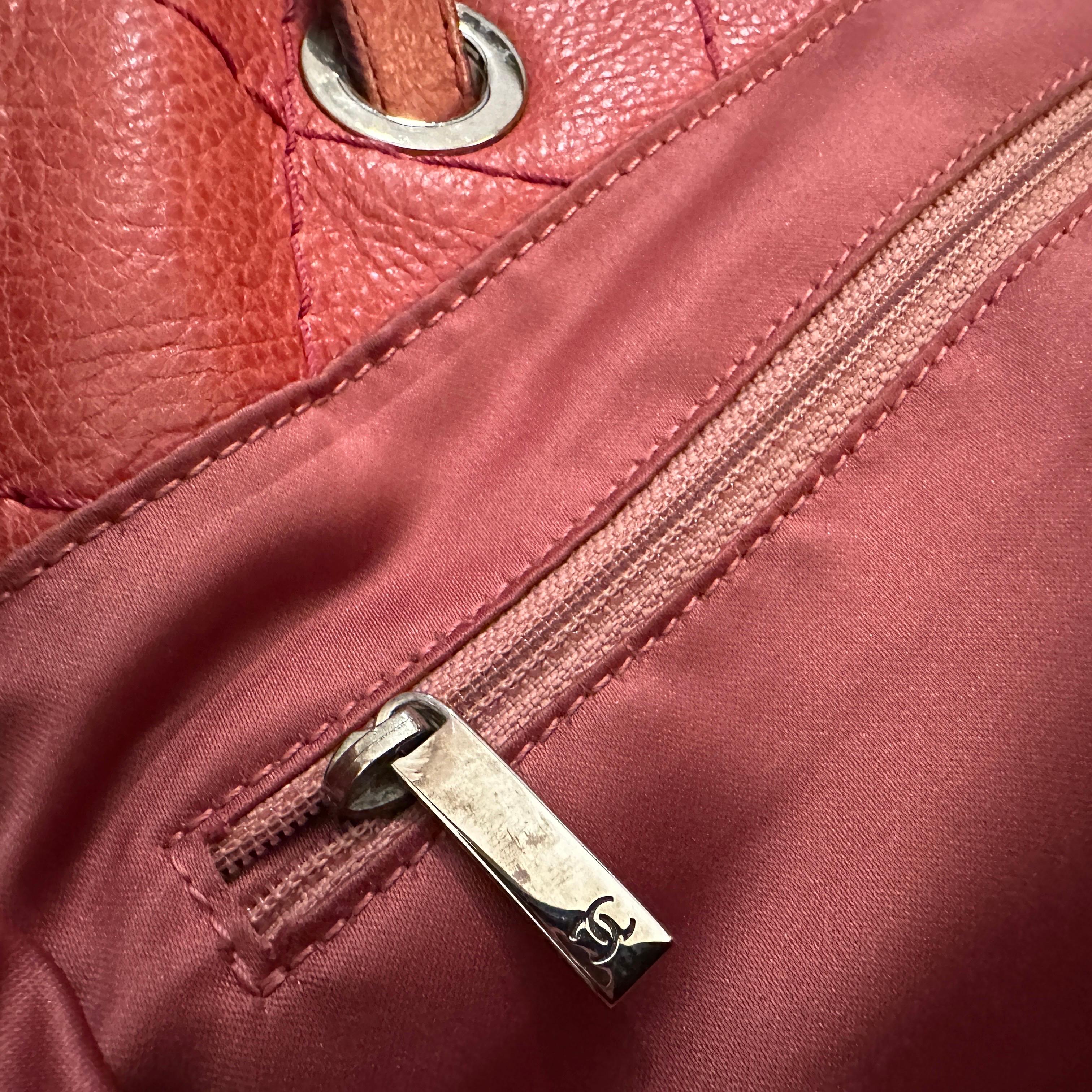 A 1990s Vintage Pink Leather Tote Bag By Chanel For Sale 4