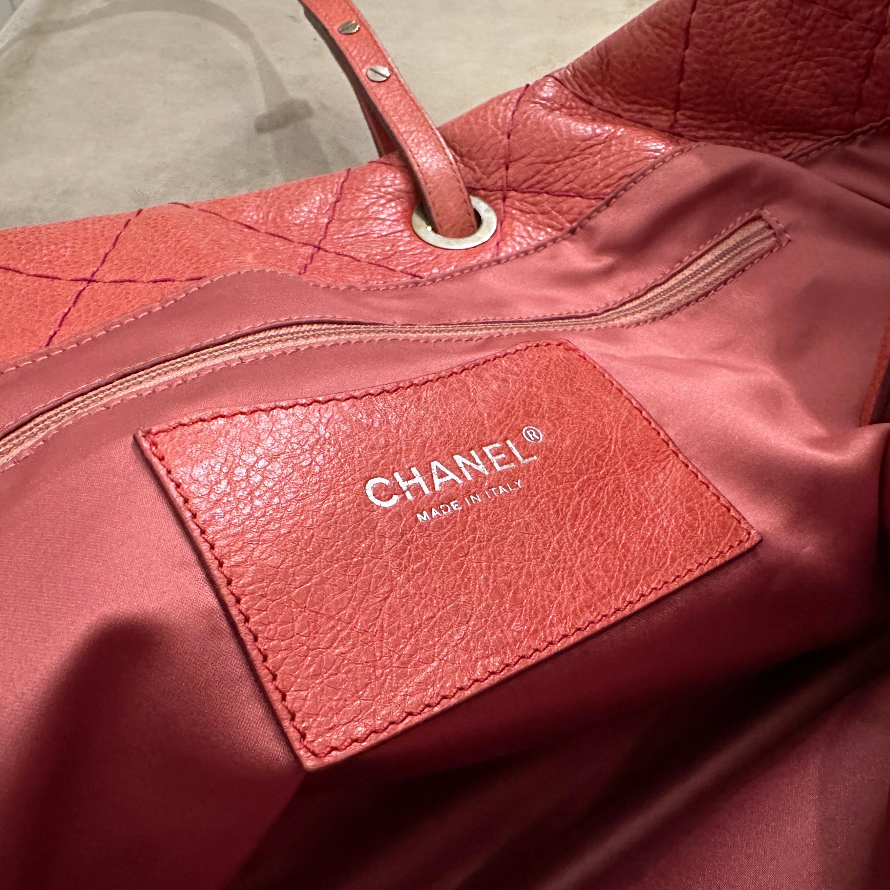 A 1990s Vintage Pink Leather Tote Bag By Chanel For Sale 5
