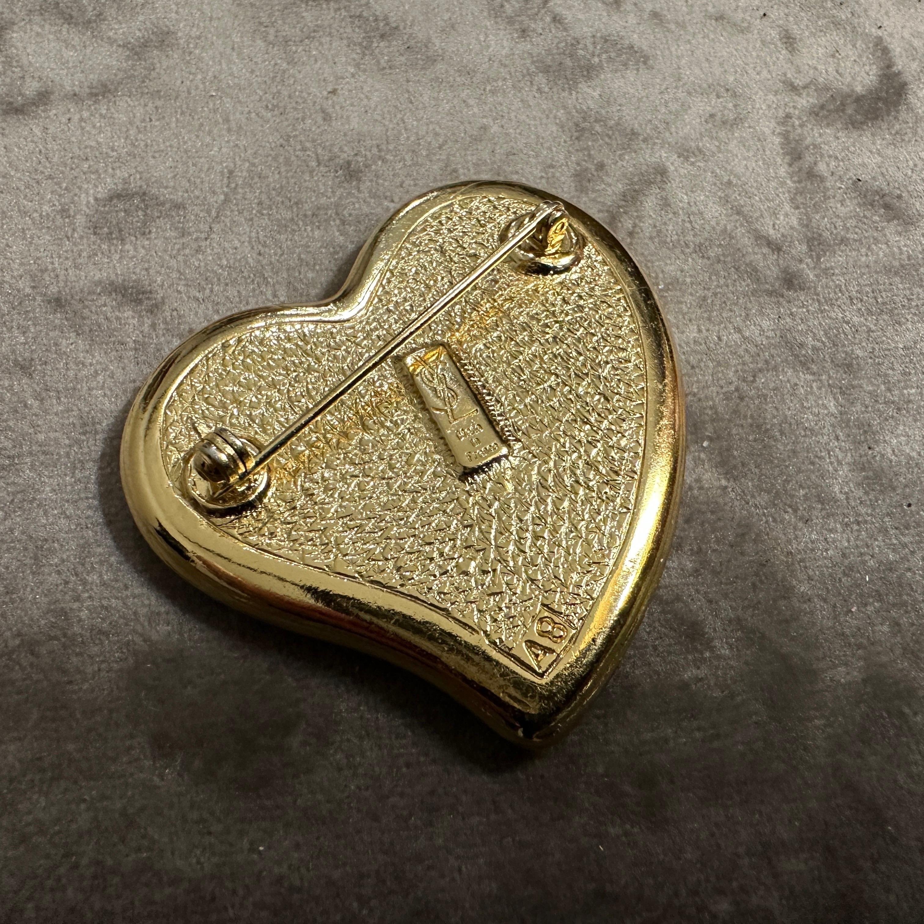 A 1990s Yves Saint Laurent Wood and Brass Heart Brooch In Excellent Condition In Aci Castello, IT
