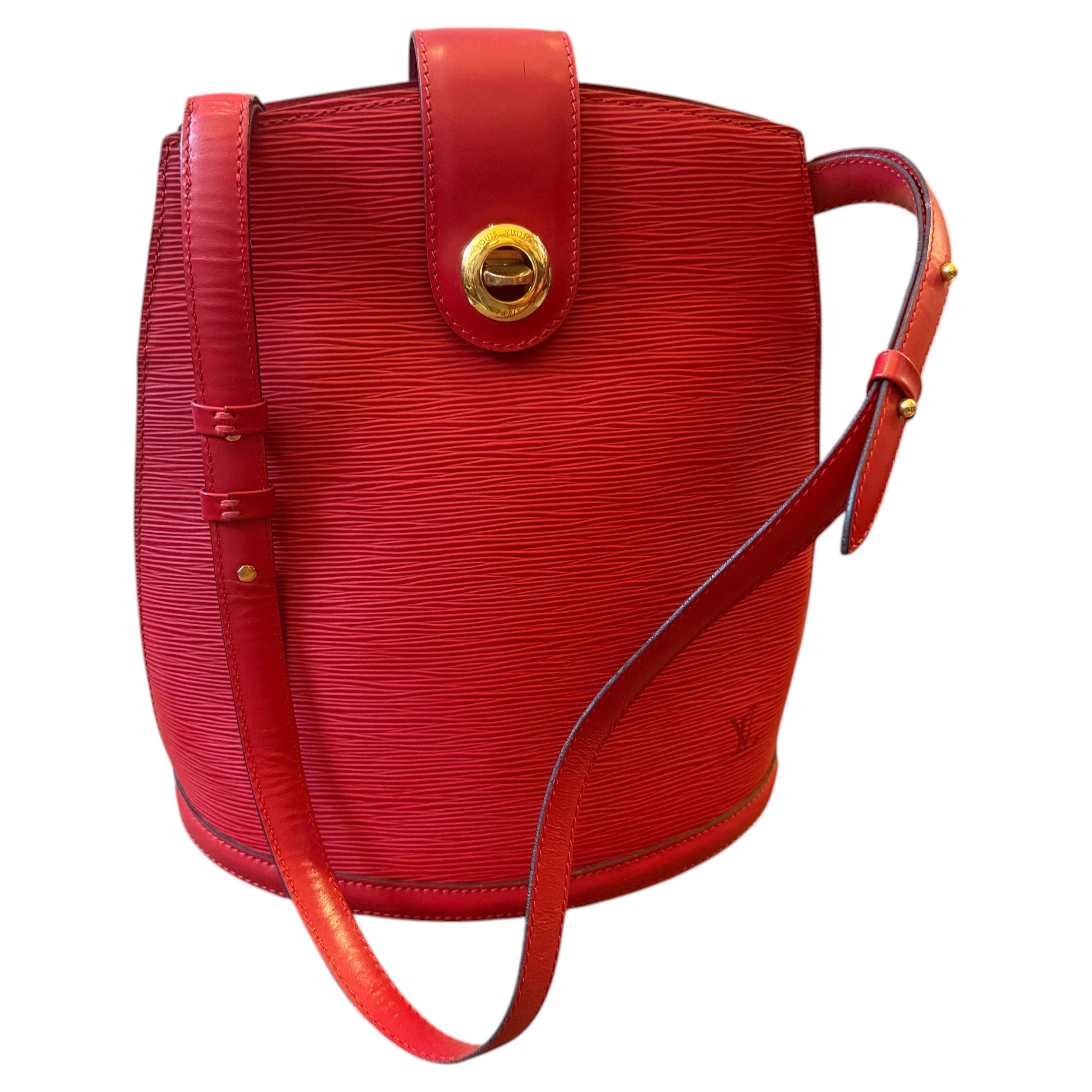 Does Louis Vuitton refurbish handbags?