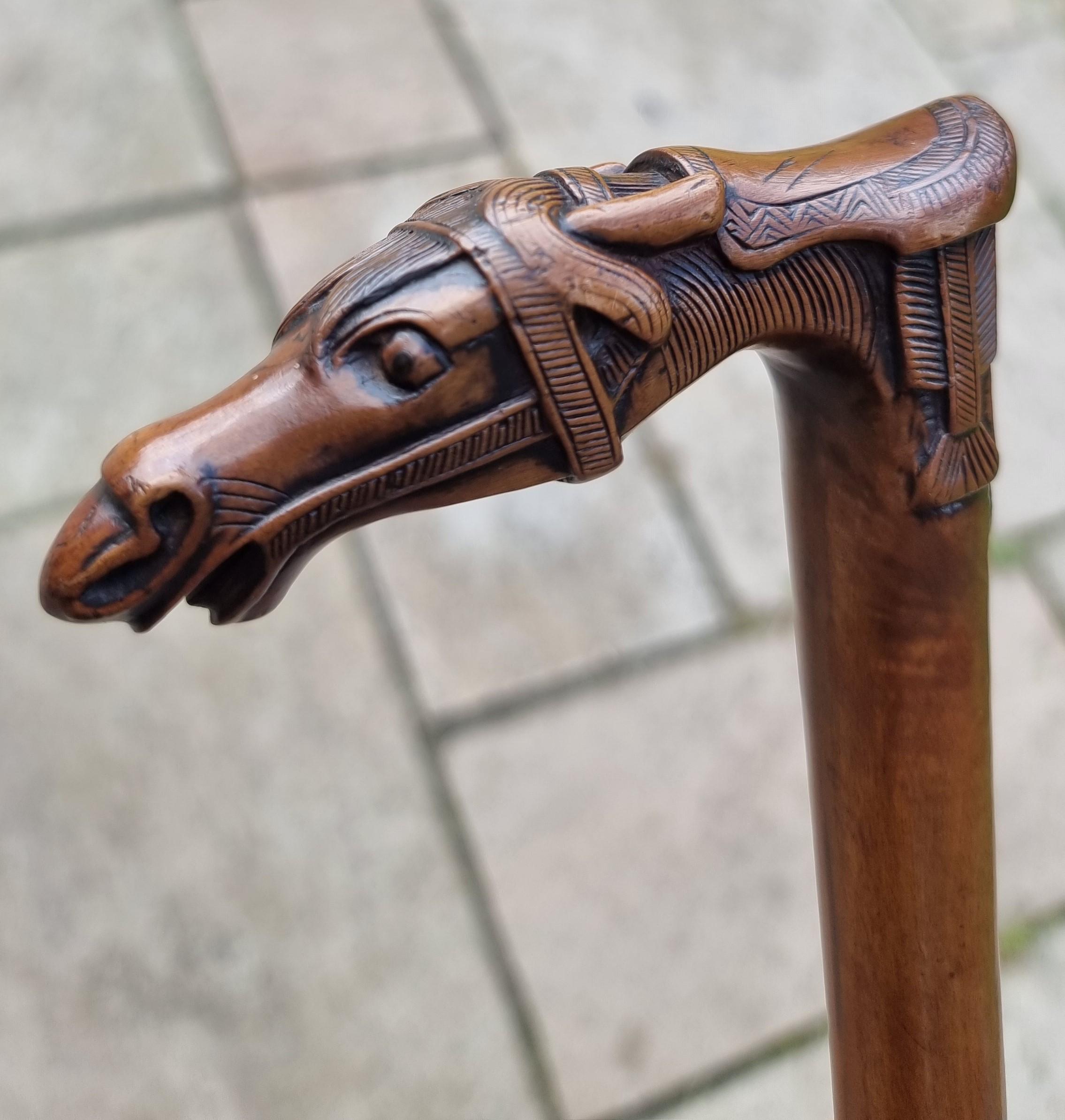 A 19th C antique walking stick with an equestrian racehorse carved handle C 1870 In Good Condition In Central England, GB