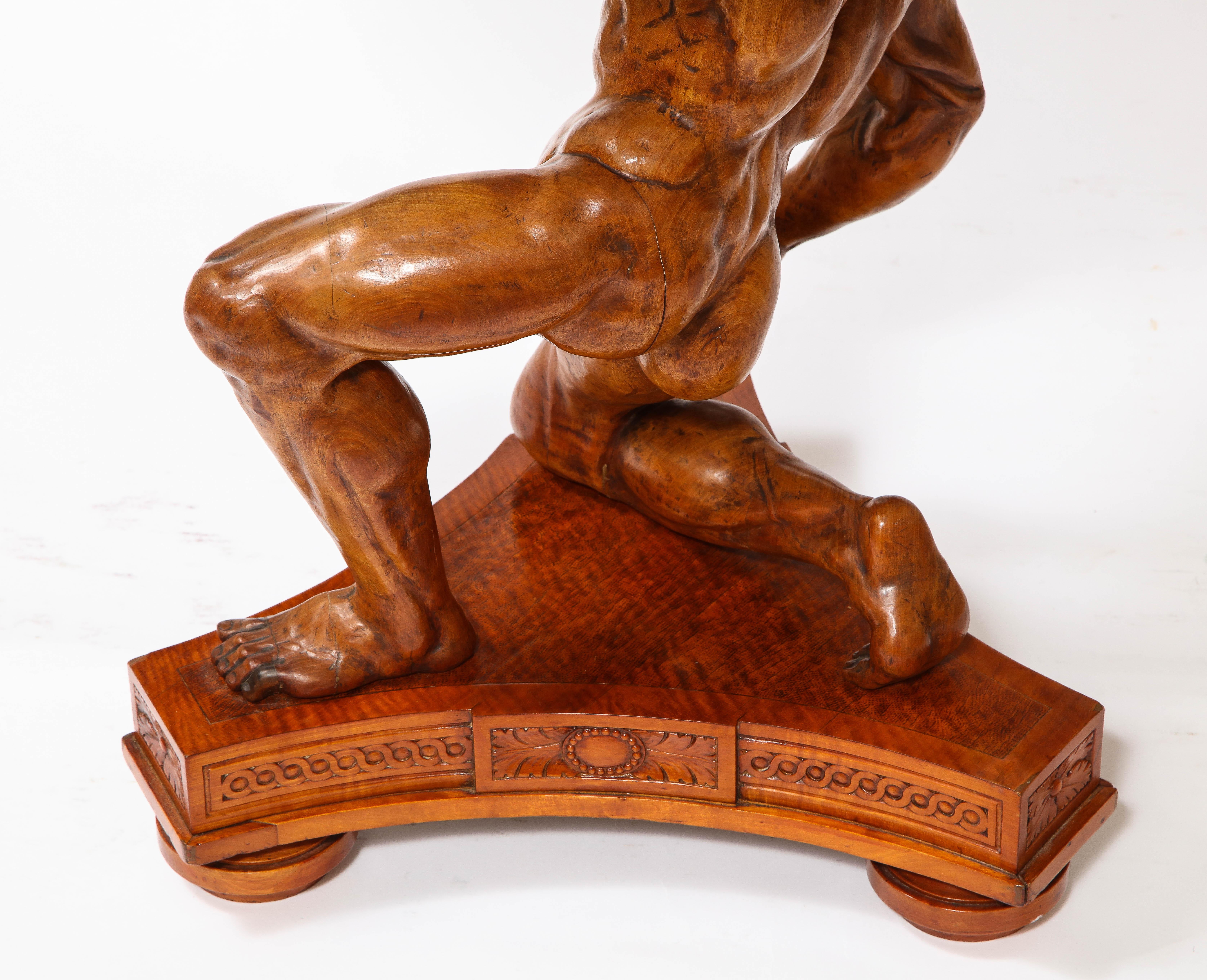 Table centrale Atlas en marqueterie de bois sculpté du 19e siècle, signée J. Plucknett & Co. en vente 5