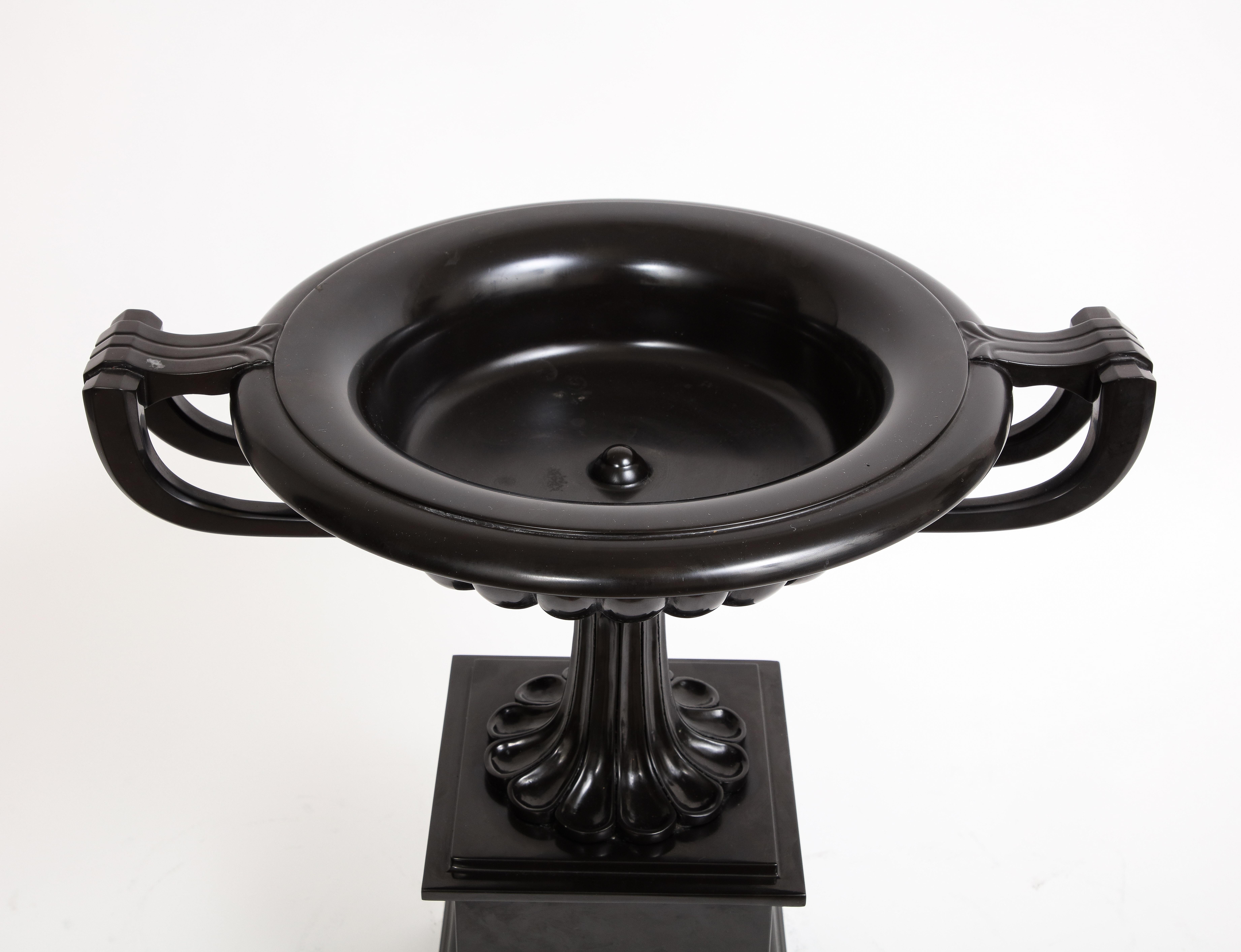 English Grand Tour Black Marble Pedestal 2-Handled Centerpiece/Tazza, 1800s In Good Condition For Sale In New York, NY