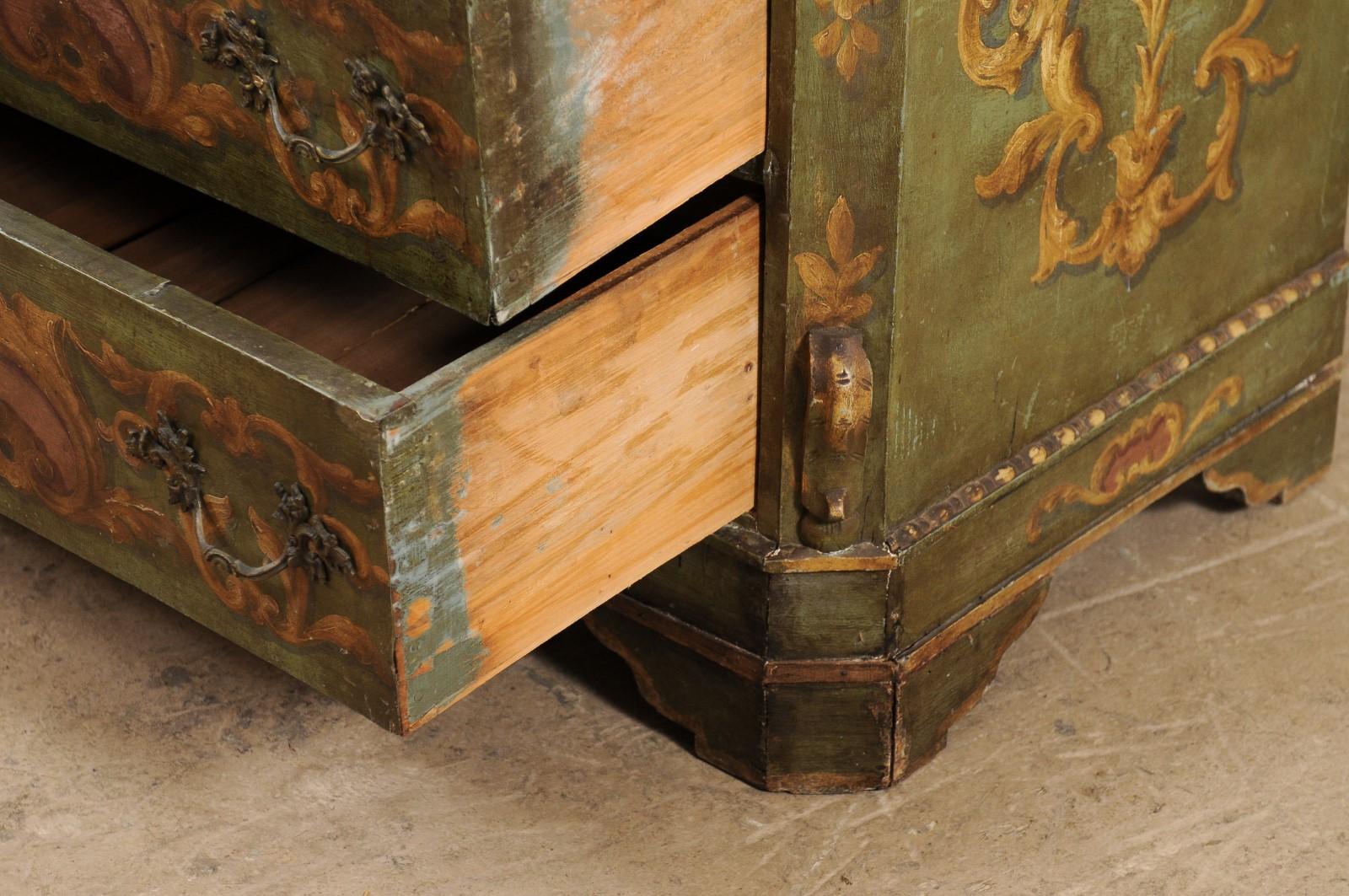 XIXe siècle Commode européenne du 19ème siècle avec finition décorative d'origine en vente