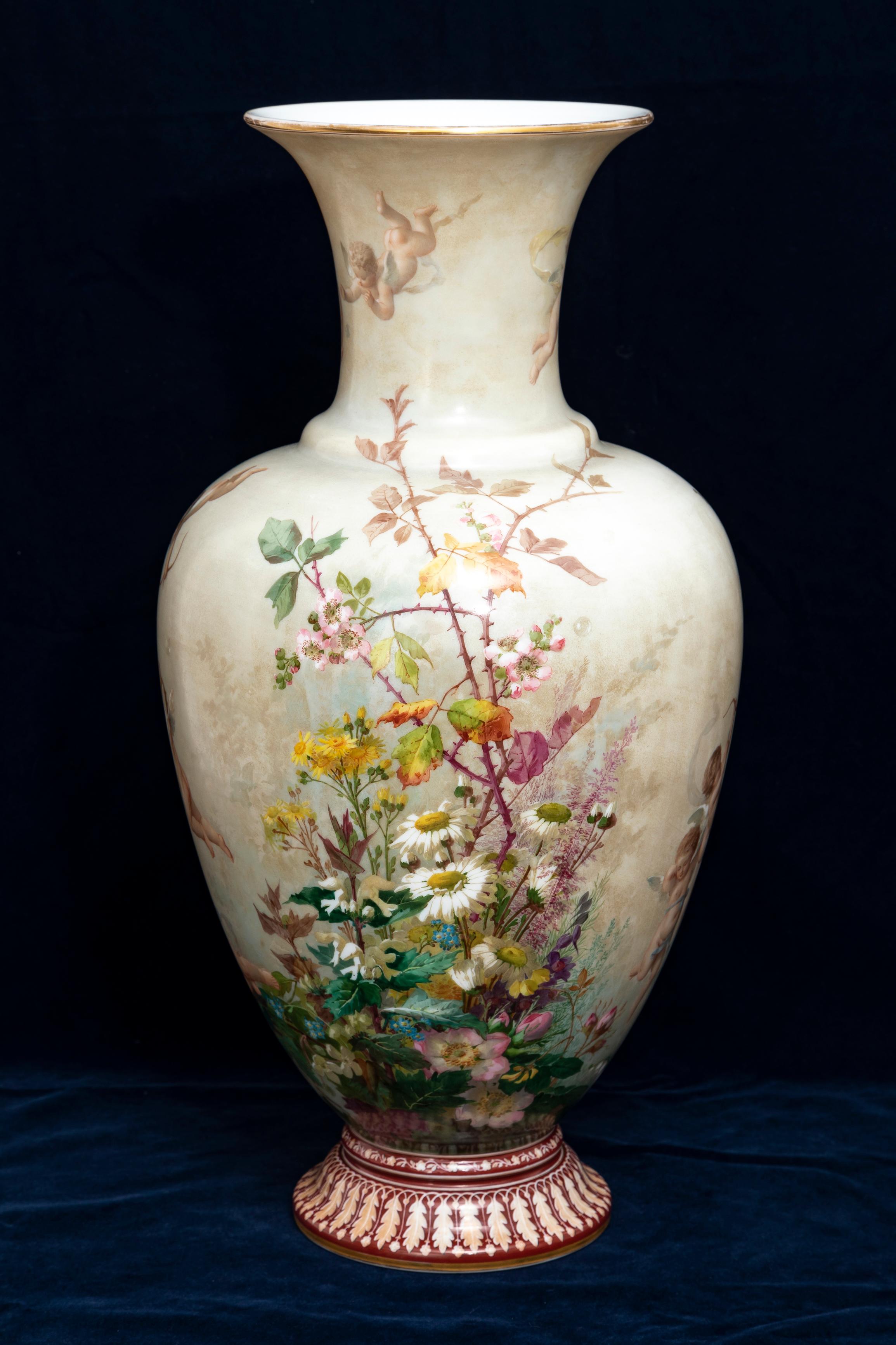 Napoléon III A.I.C. French Baccarat Opaline Crystal  Vase avec décoration Putti émaillée en vente