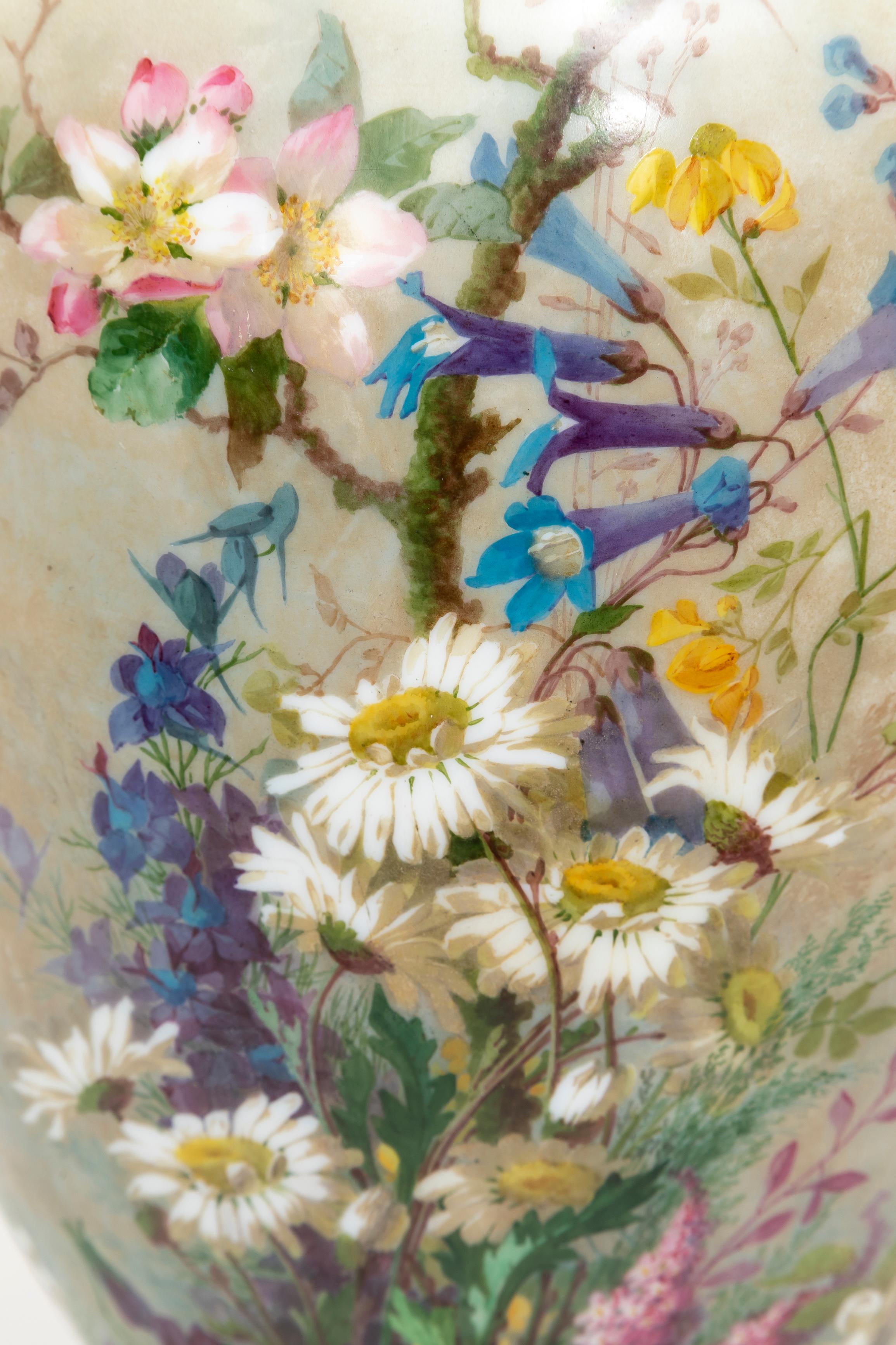 A.I.C. French Baccarat Opaline Crystal  Vase avec décoration Putti émaillée en vente 1