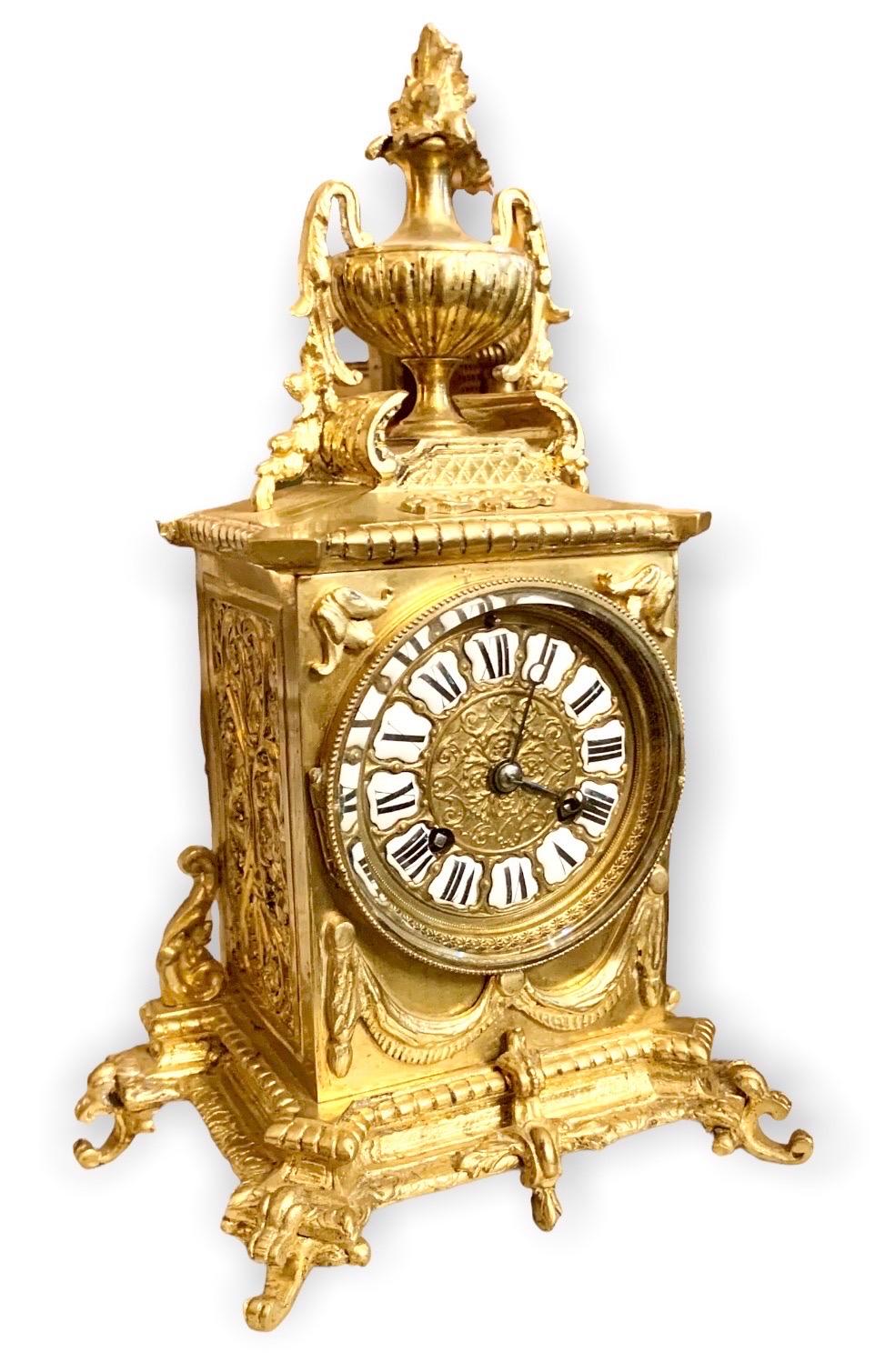 19th C. French Gilt Brass Table Clock In Good Condition In New Orleans, LA