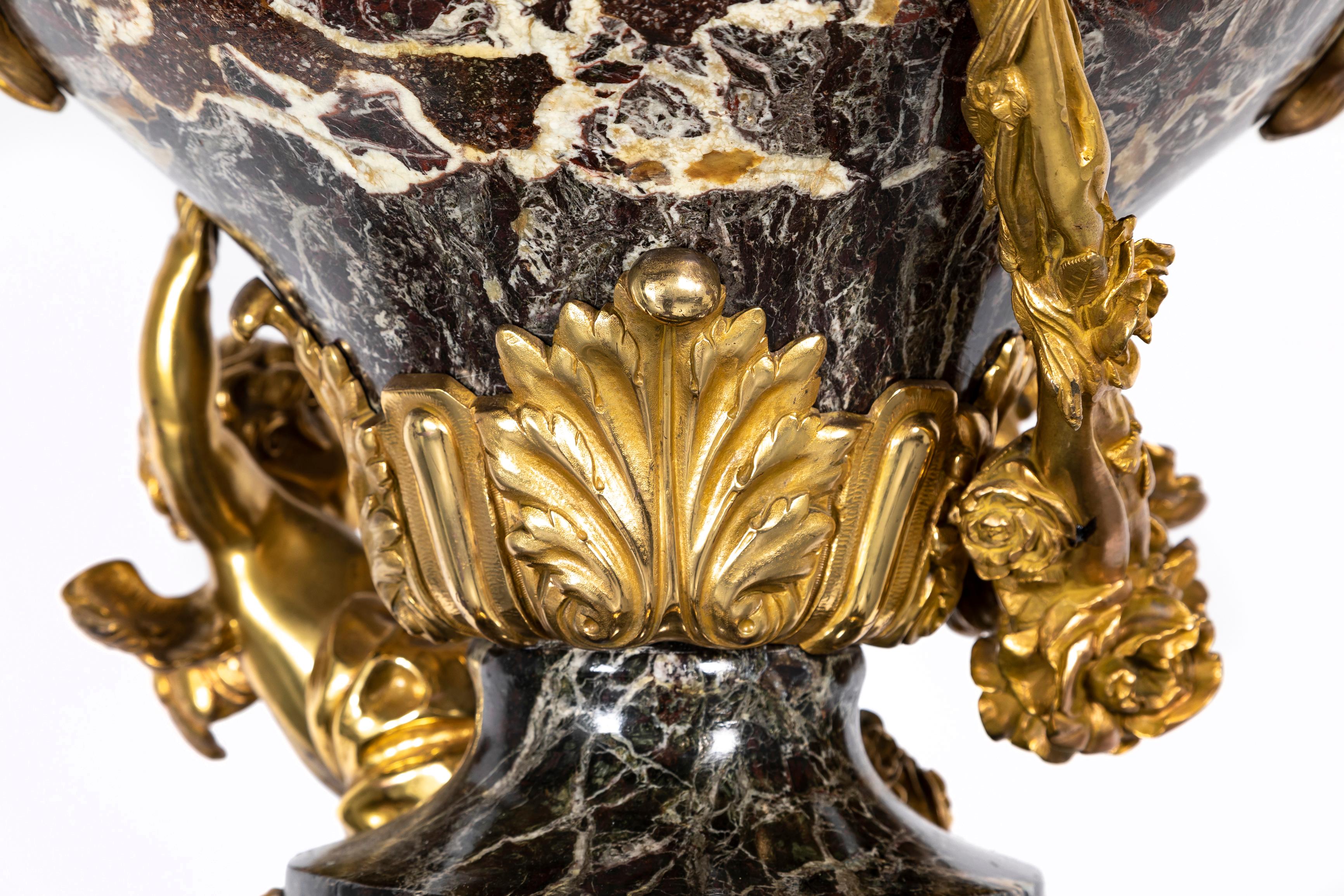 A.I.C. francese del XIX secolo con montatura in ormolu e Cupido figurato in marmo rosso, ROBERT in vendita 7