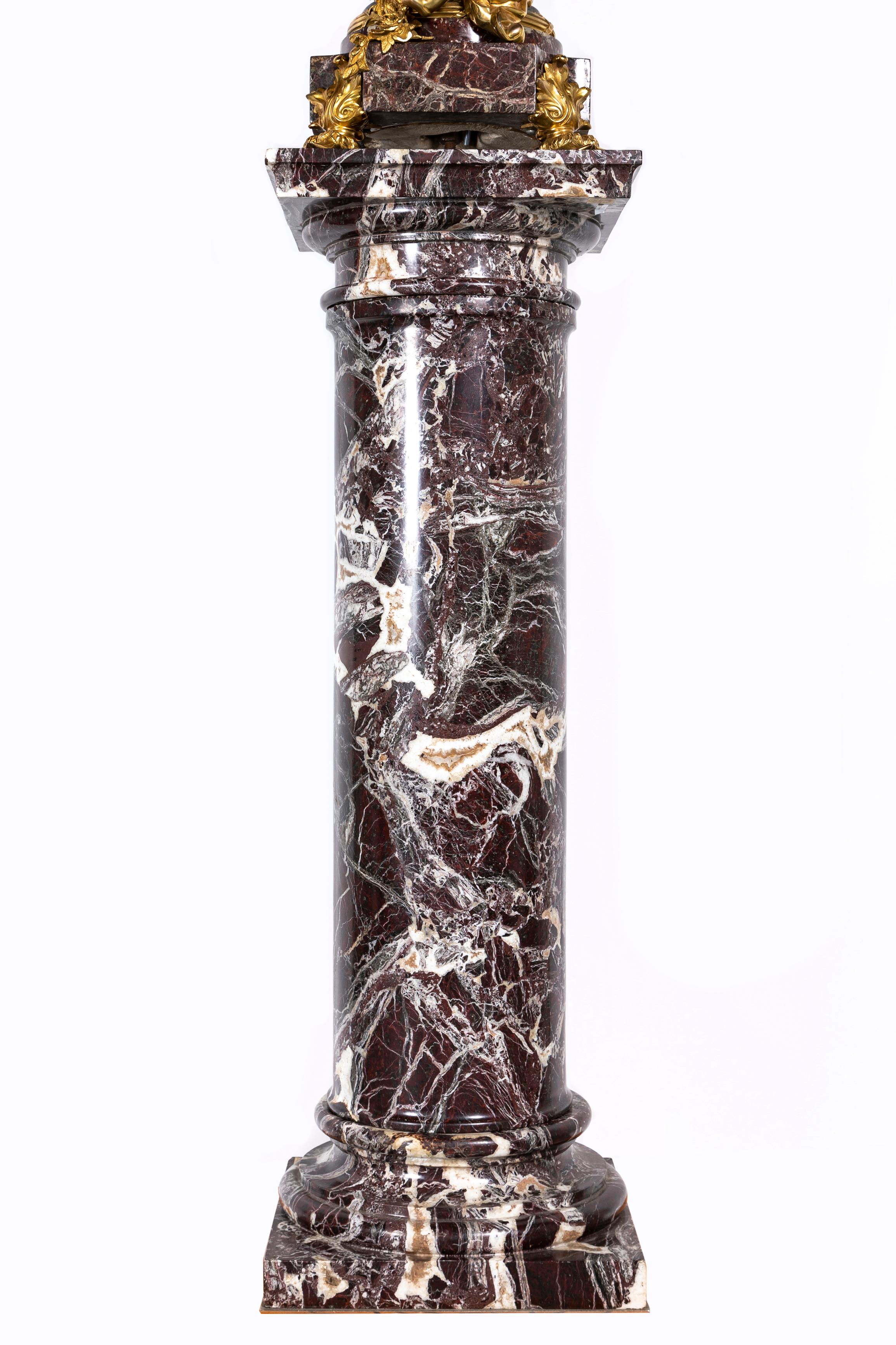 A.I.C. francese del XIX secolo con montatura in ormolu e Cupido figurato in marmo rosso, ROBERT in vendita 12