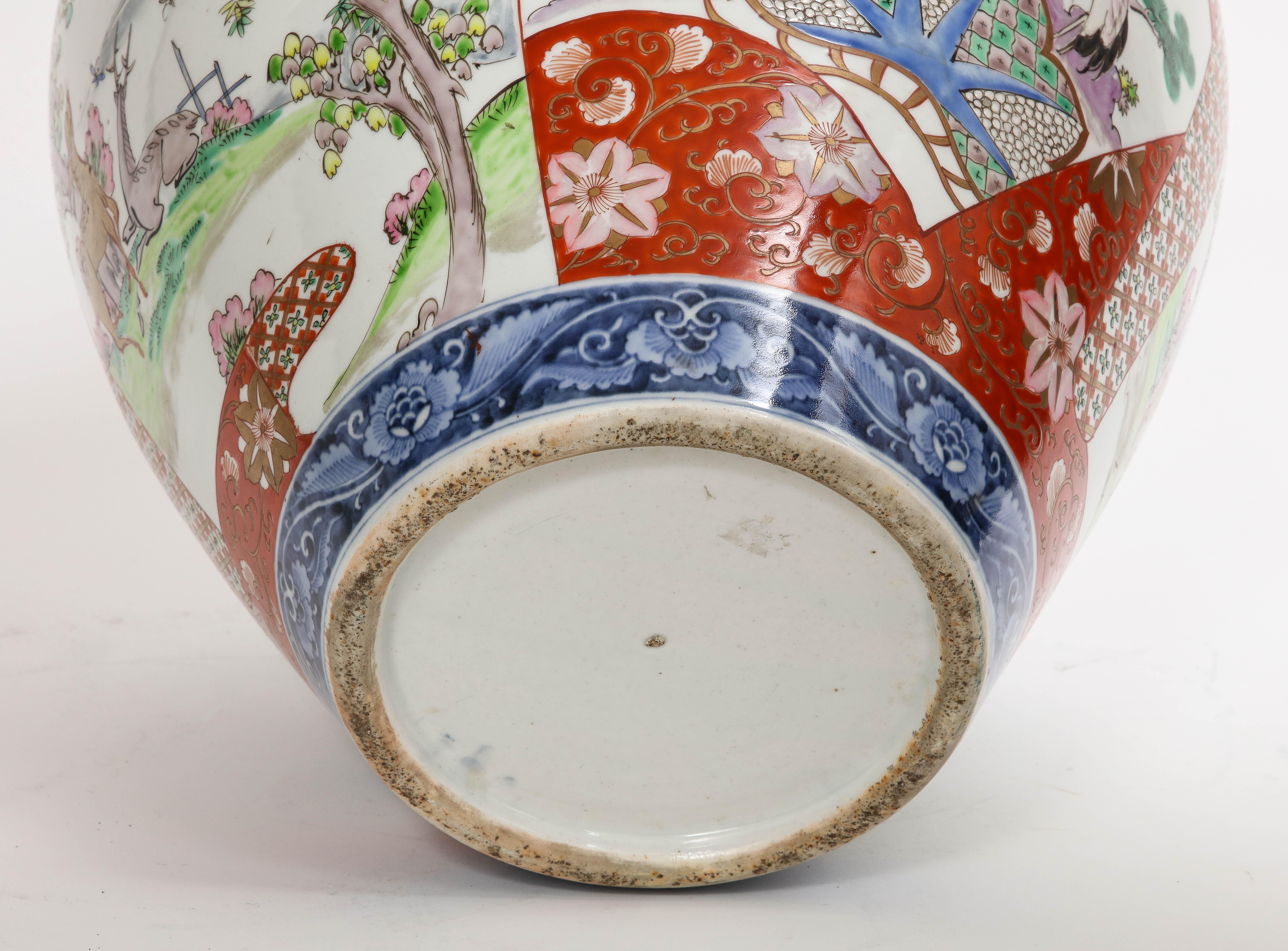 Japanische Kutani-Porzellanvase mit rotem Grund und Kartusche aus dem 19. im Angebot 6