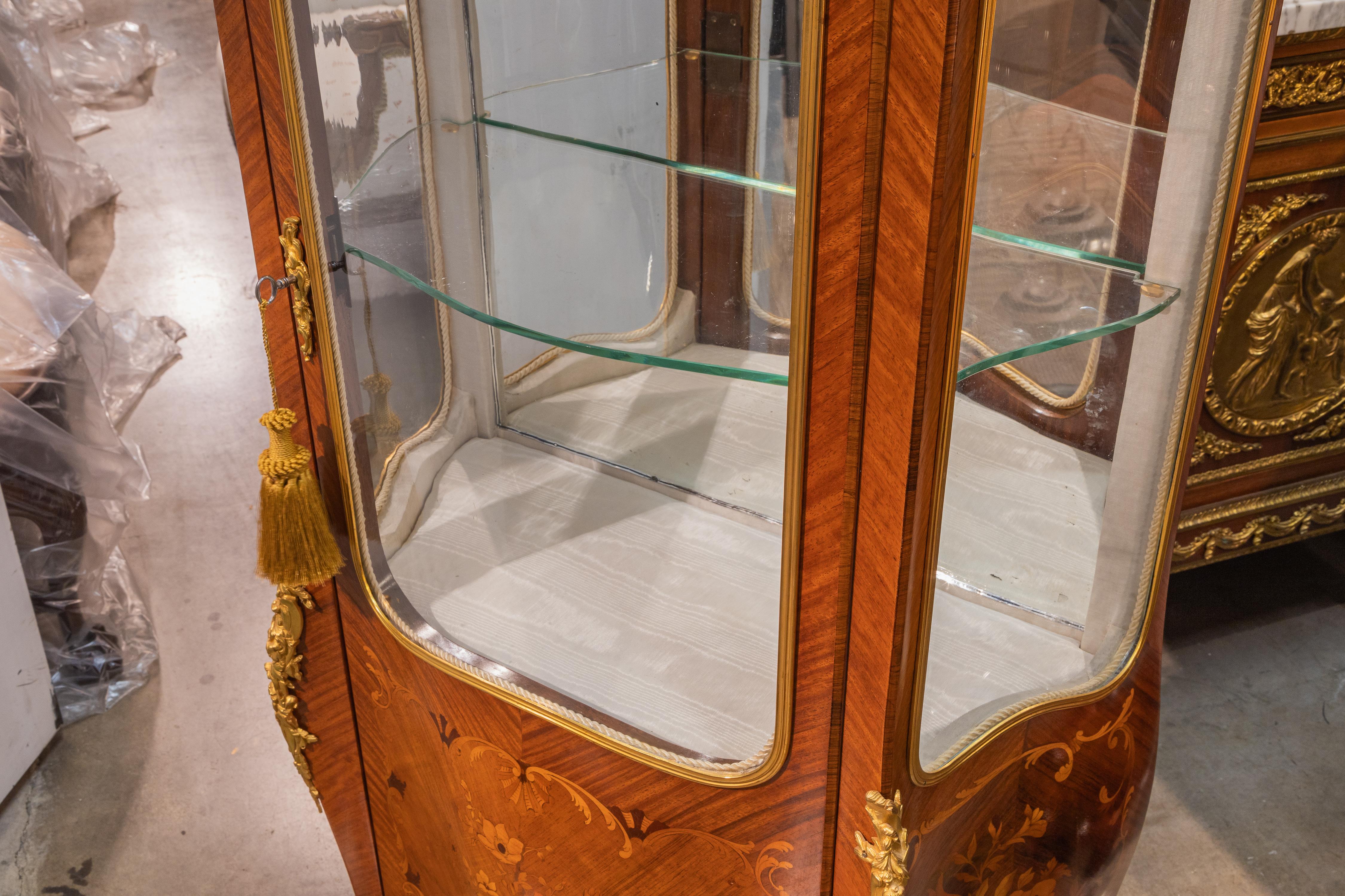 A  19th c Louis XV  satinwood vitrine with floral marquetry signed E Leviell  In Good Condition For Sale In Dallas, TX
