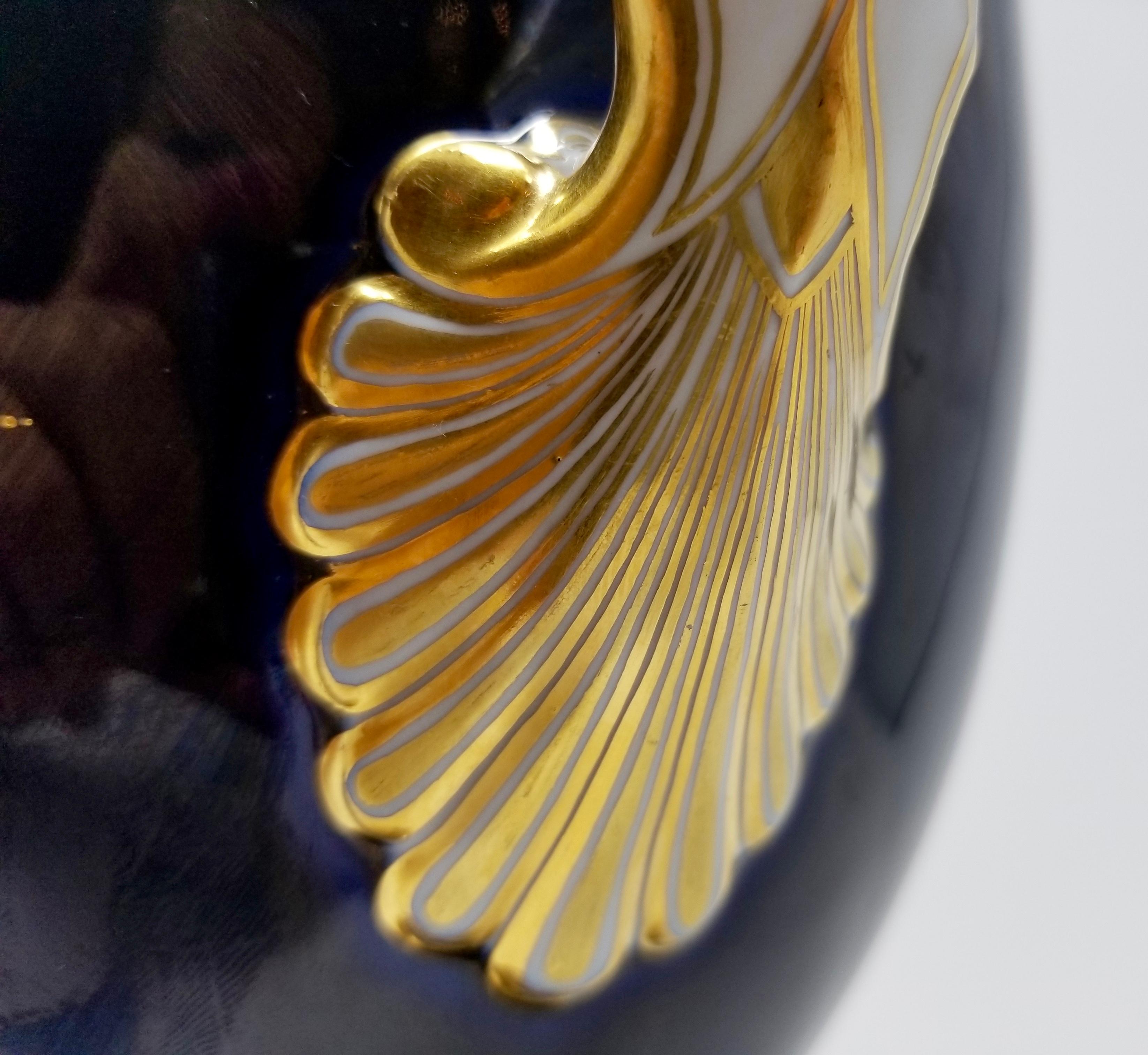 Meissener Pate Sur Pate-Vase einer neoklassizistischen Jungfrau sitzend auf Zentauren, Pate im Angebot 3