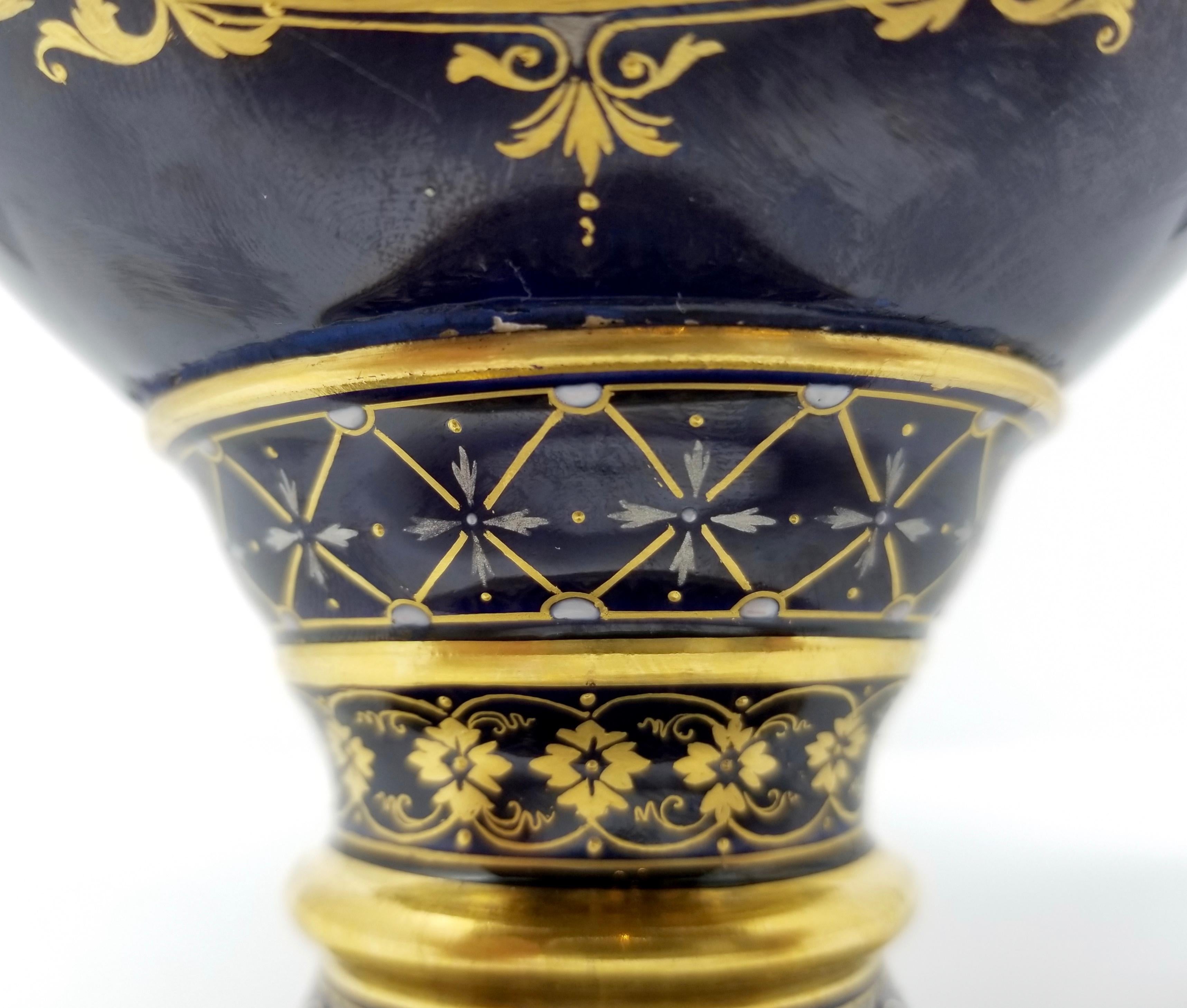 Meissener Pate Sur Pate-Vase einer neoklassizistischen Jungfrau sitzend auf Zentauren, Pate im Angebot 4
