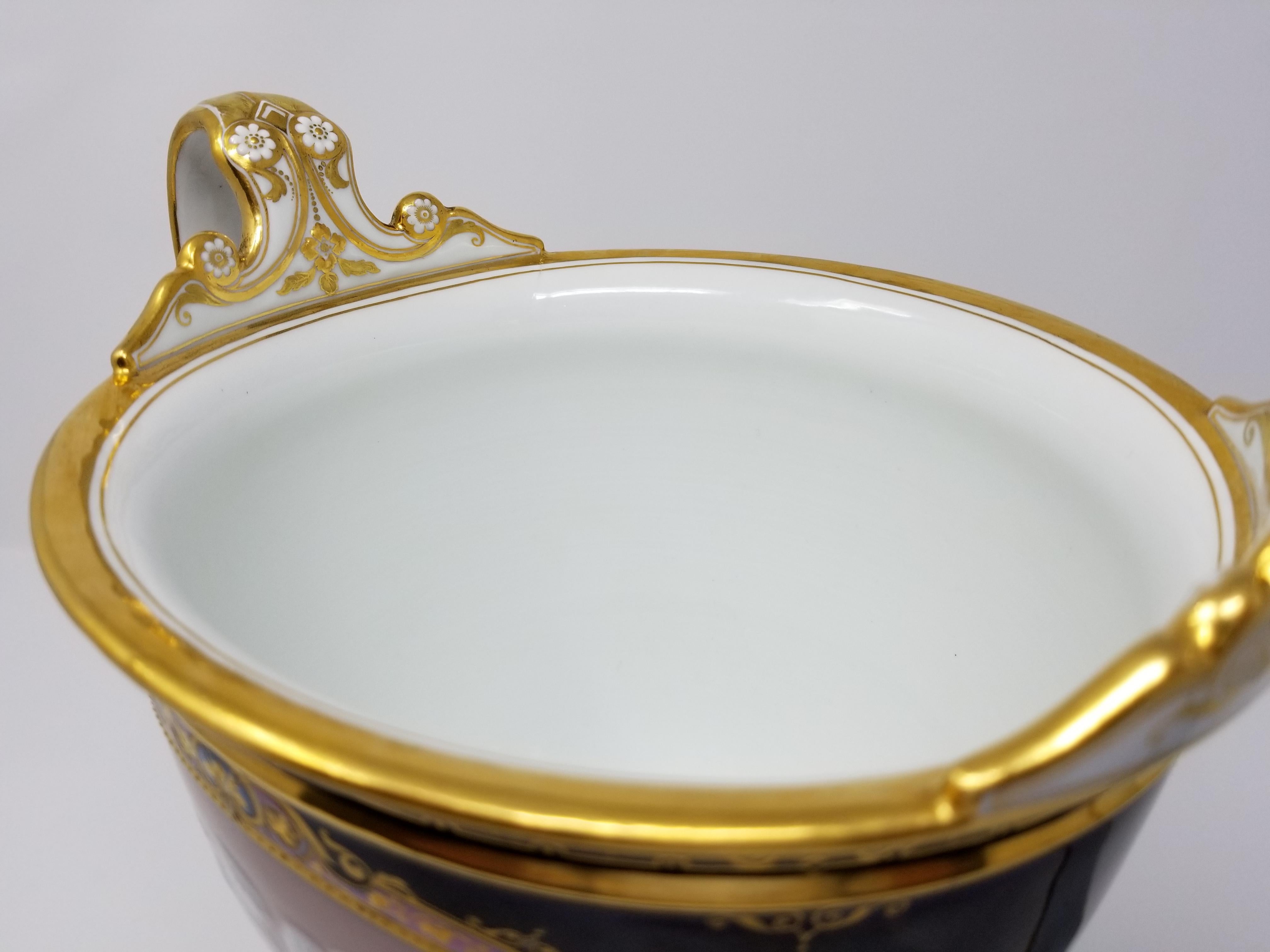 Porcellana Vaso Meissen Pate Sur Pate con fanciulla neoclassica seduta su centauro in vendita