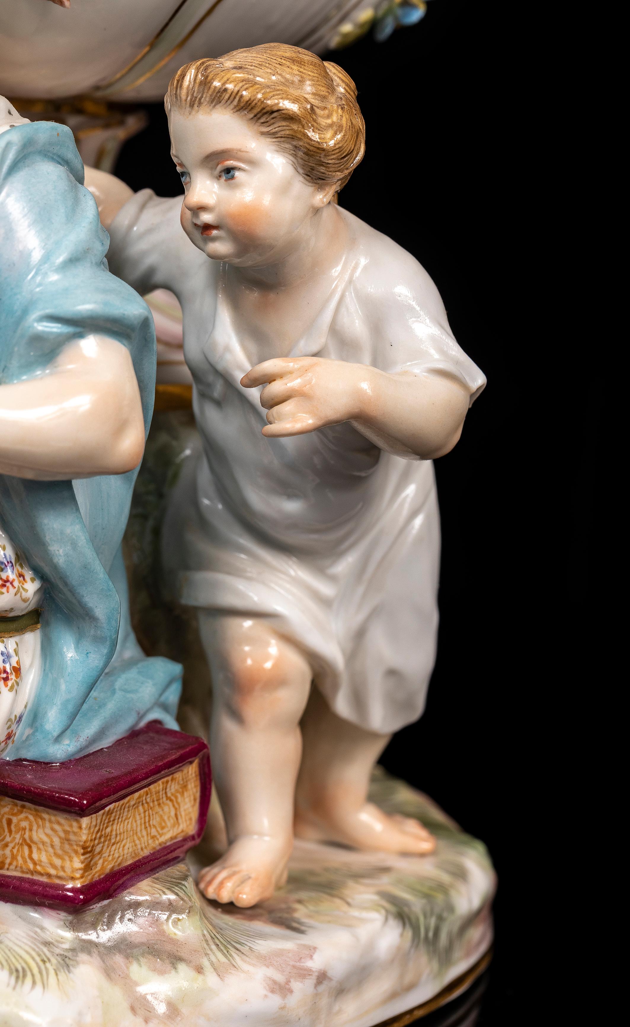 A.C. Meissen Porcelain Covered Potpourri, d'après le modèle de J.F. Eberlein en vente 3