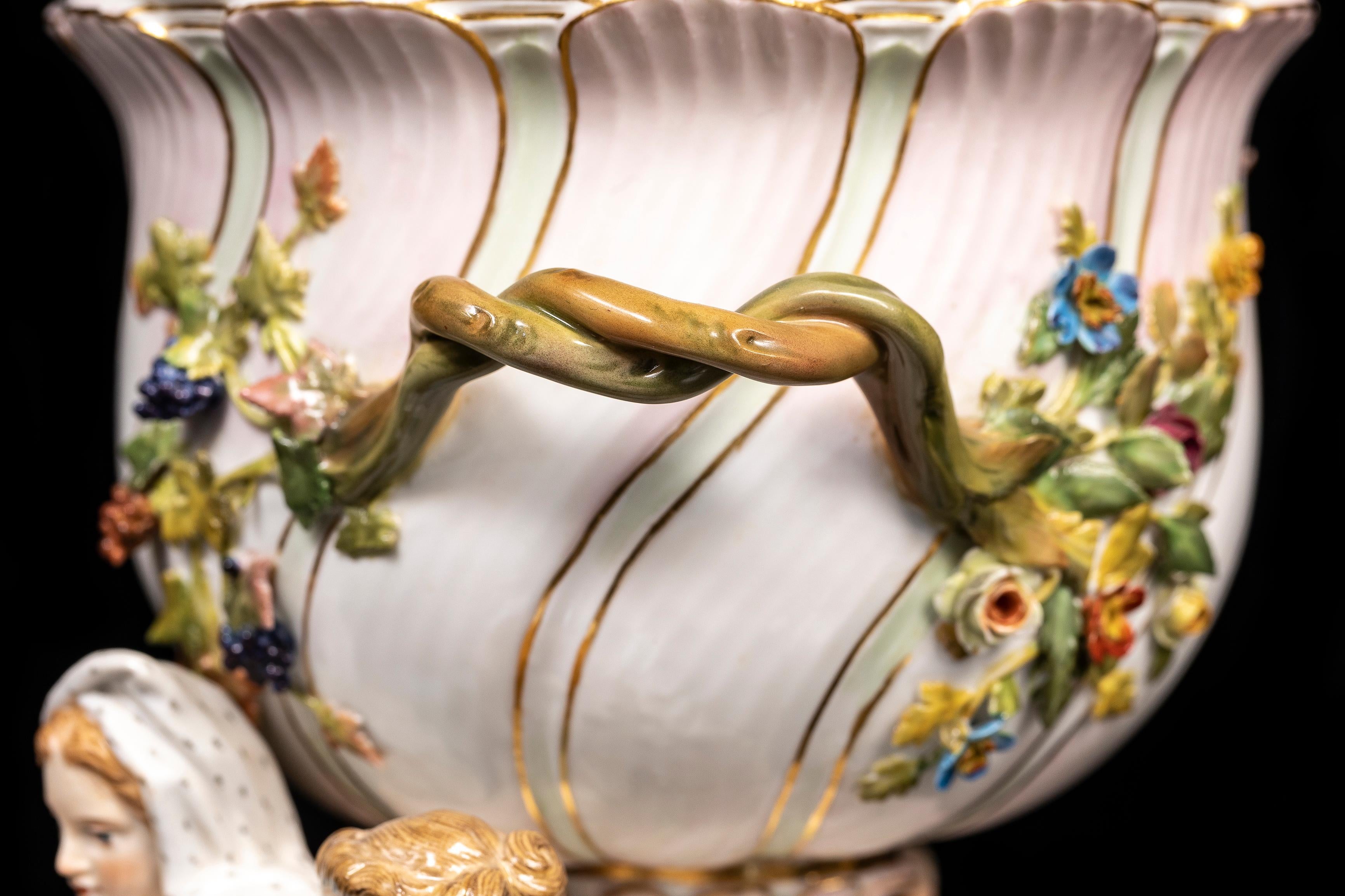 A.C. Meissen Porcelain Covered Potpourri, d'après le modèle de J.F. Eberlein en vente 4