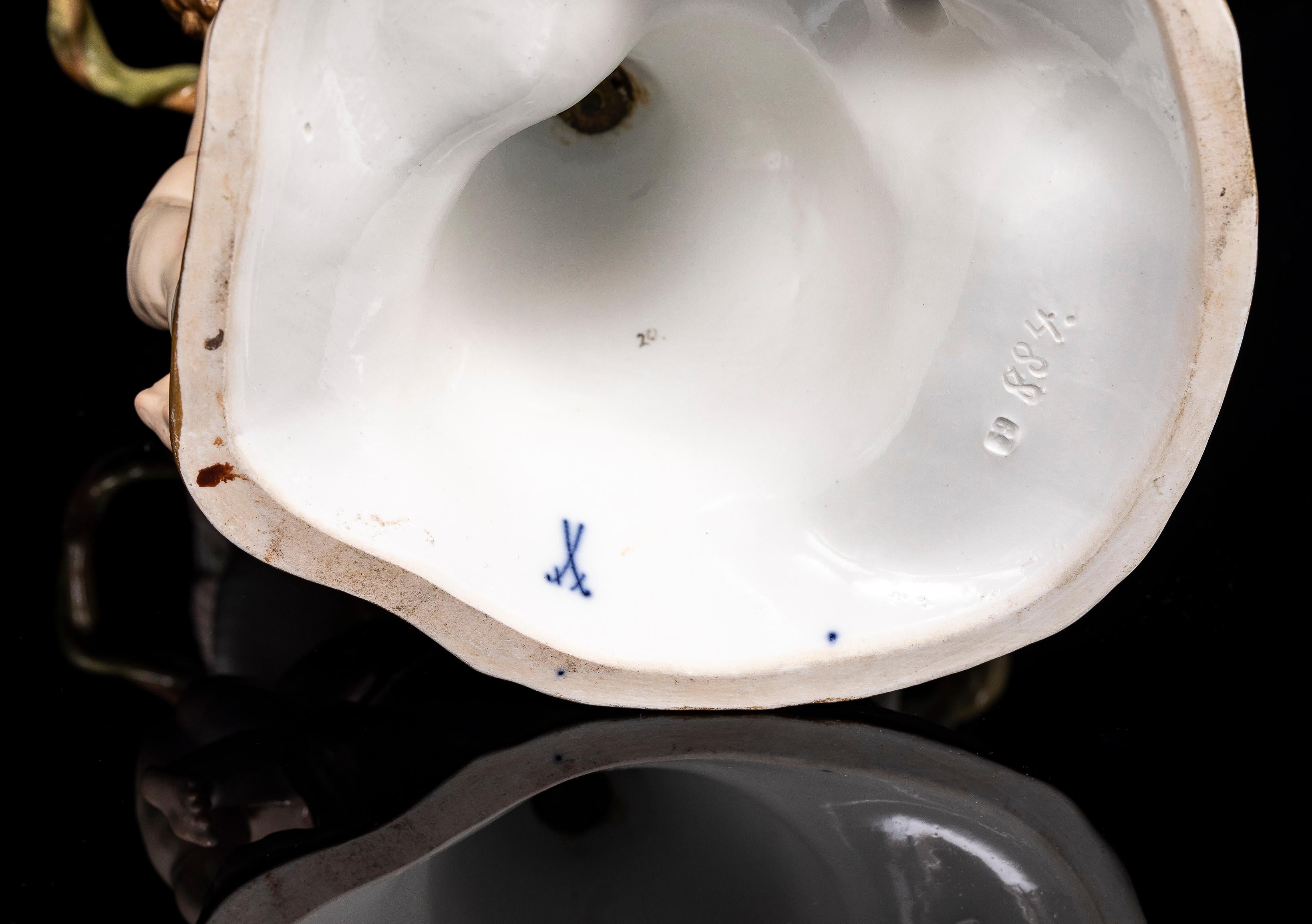 A.C. Meissen Porcelain Covered Potpourri, d'après le modèle de J.F. Eberlein en vente 7