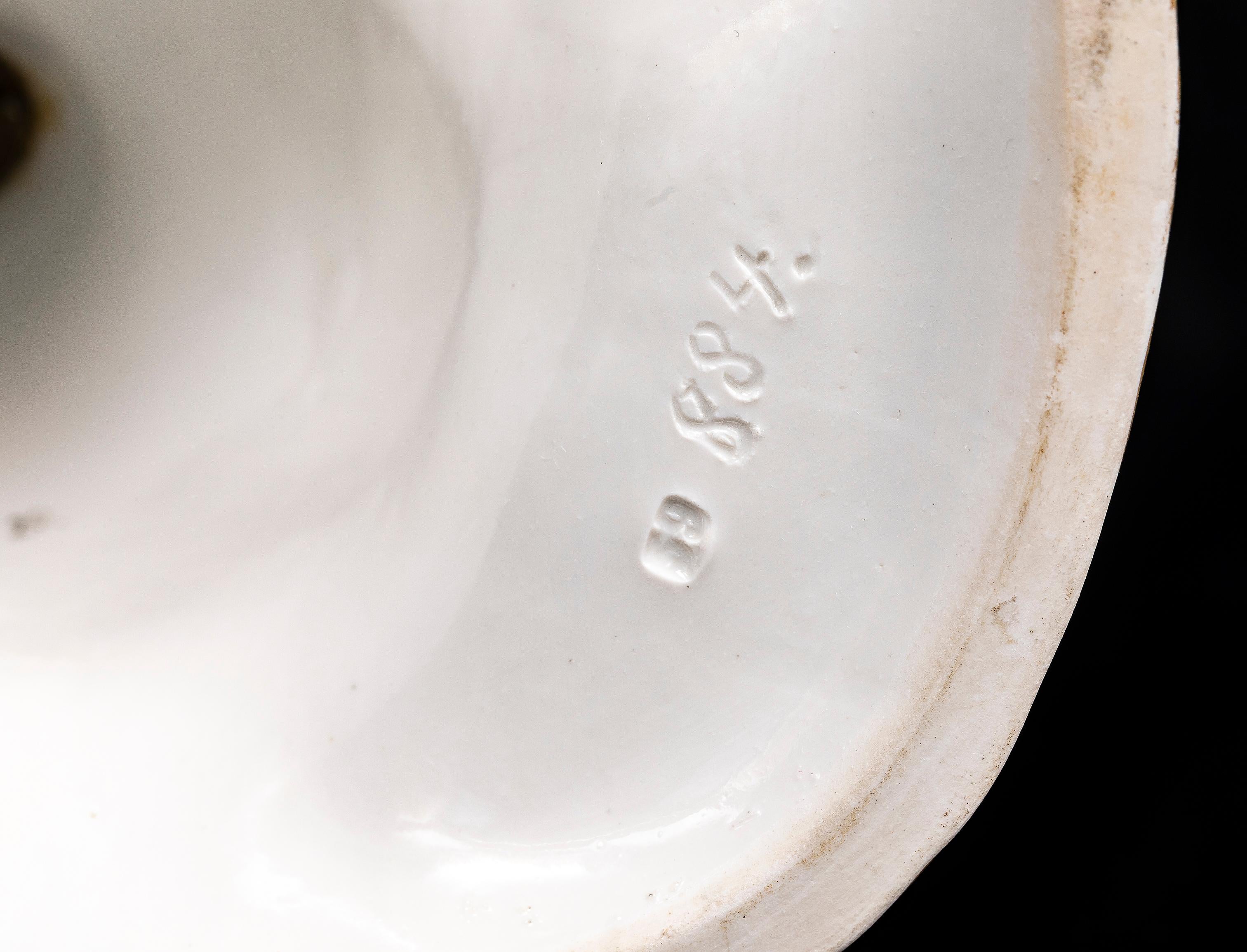 A.C. Meissen Porcelain Covered Potpourri, d'après le modèle de J.F. Eberlein en vente 8