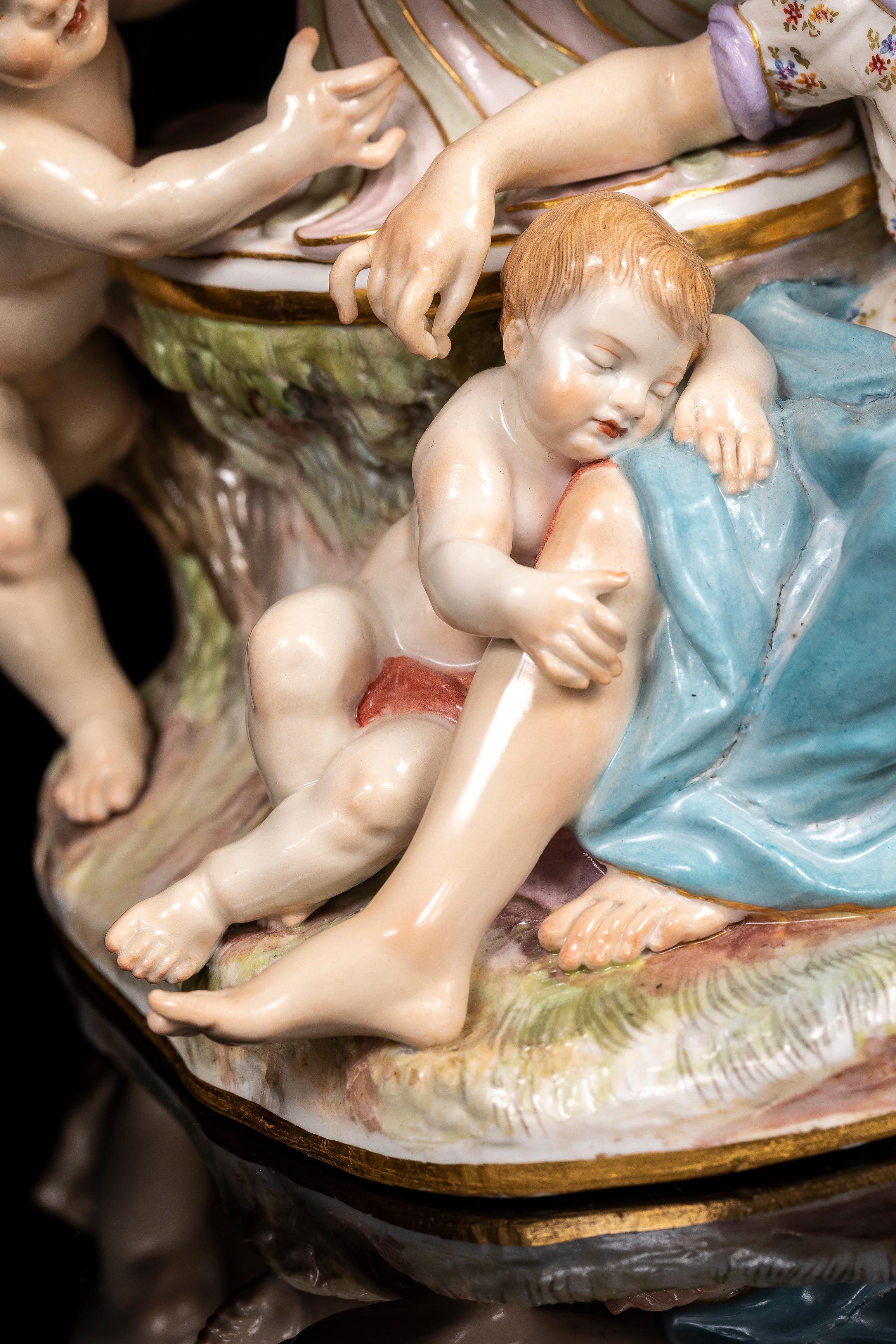 A.C. Meissen Porcelain Covered Potpourri, d'après le modèle de J.F. Eberlein en vente 1