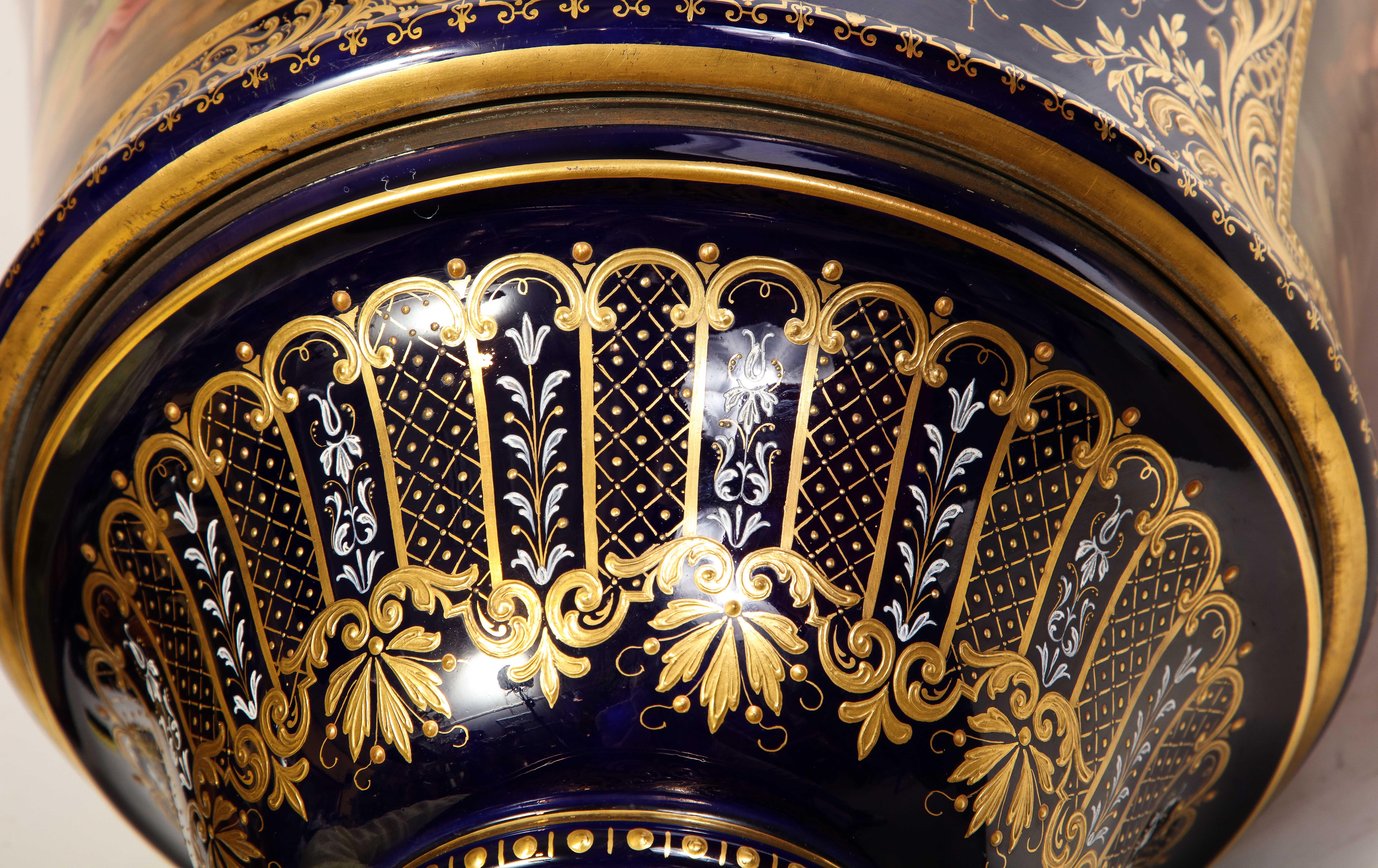 Monumentale kobaltblaue Royal Vienna Porcelain-Vase mit Watteau-Szene aus dem 19. im Angebot 7