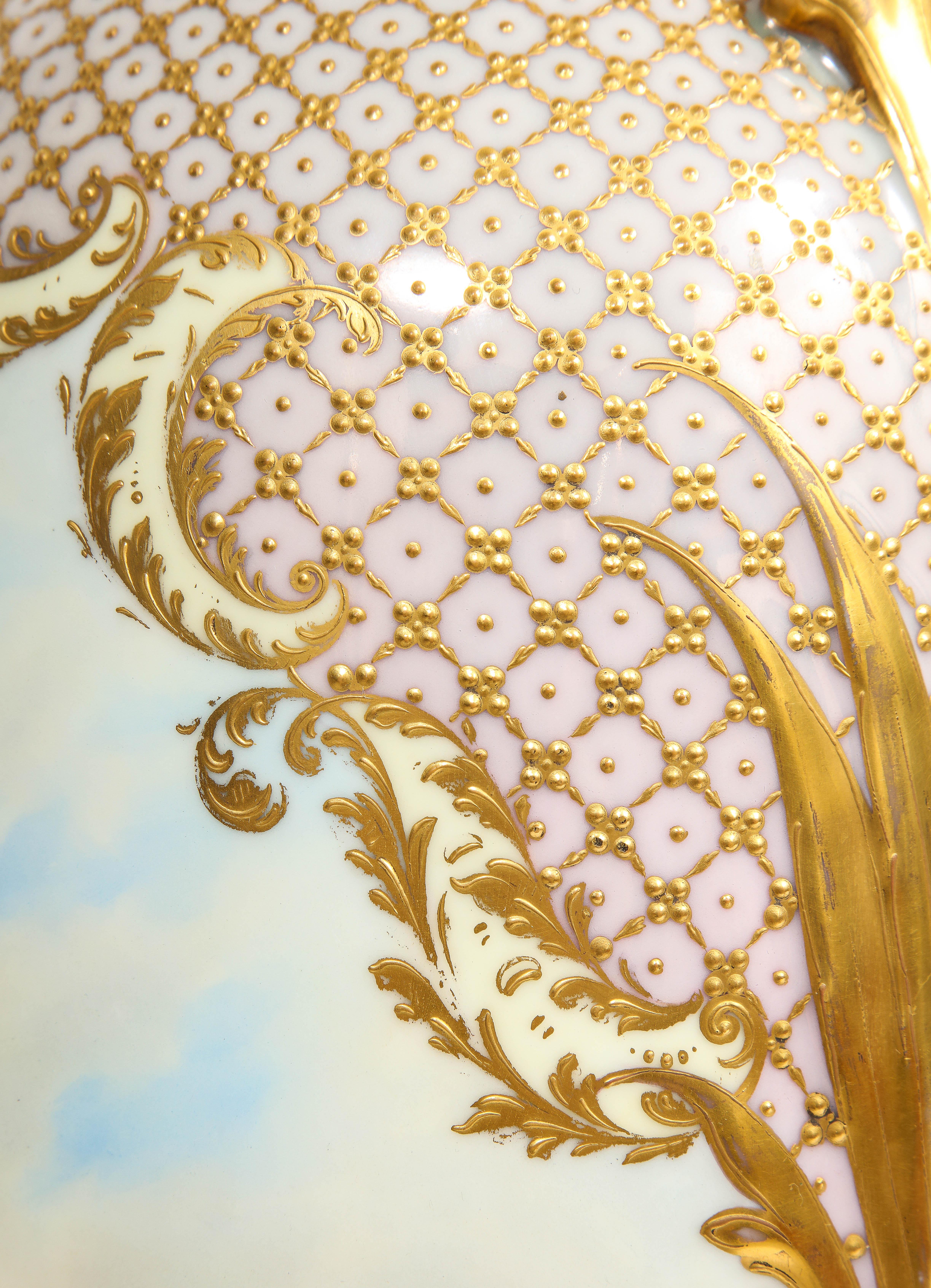 19. Jh. Royal Vienna Porcelain Doppeltafelvase mit erhabener 24K vergoldeter Dekoration im Angebot 8
