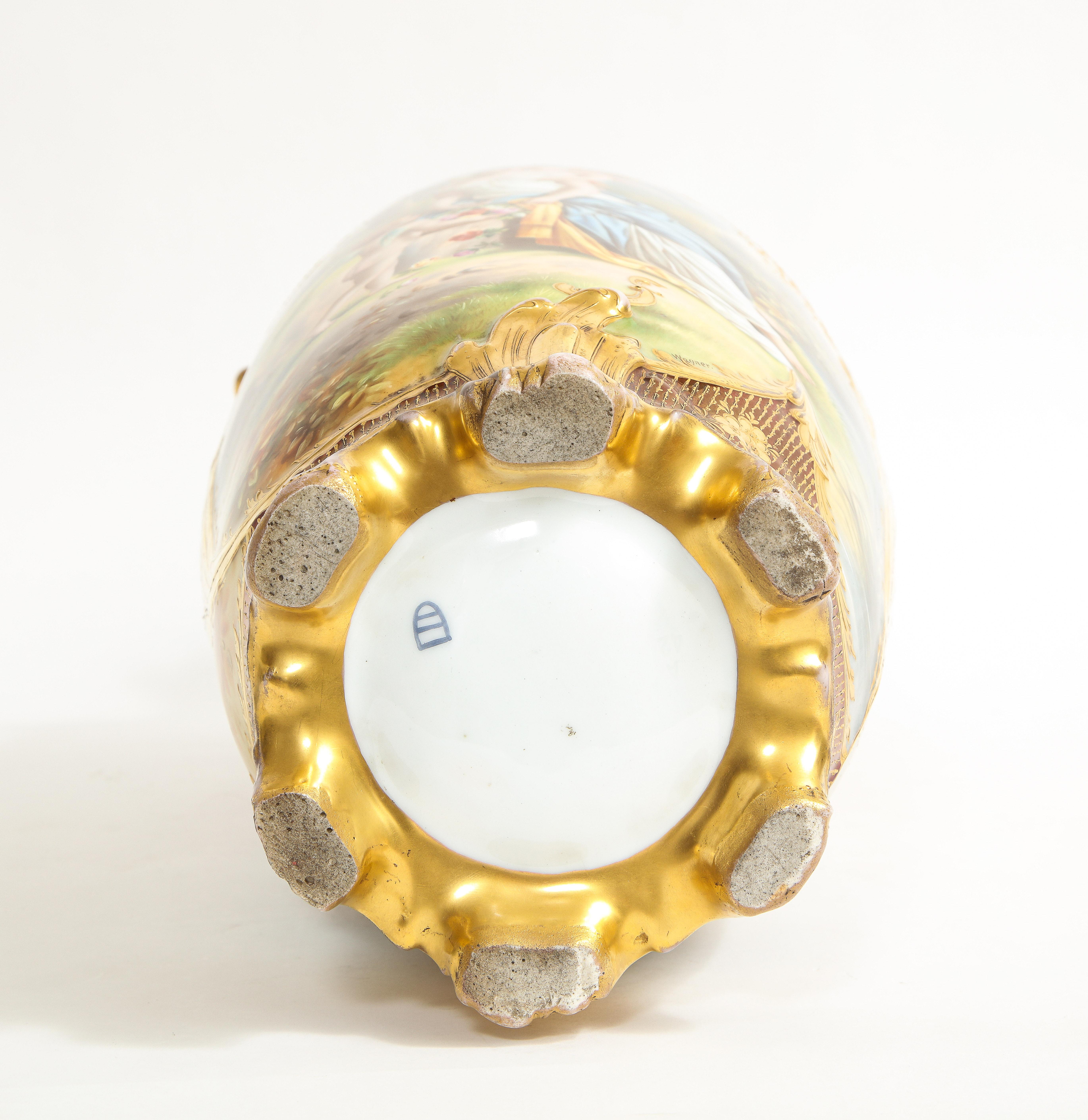 19. Jh. Royal Vienna Porcelain Doppeltafelvase mit erhabener 24K vergoldeter Dekoration im Angebot 9