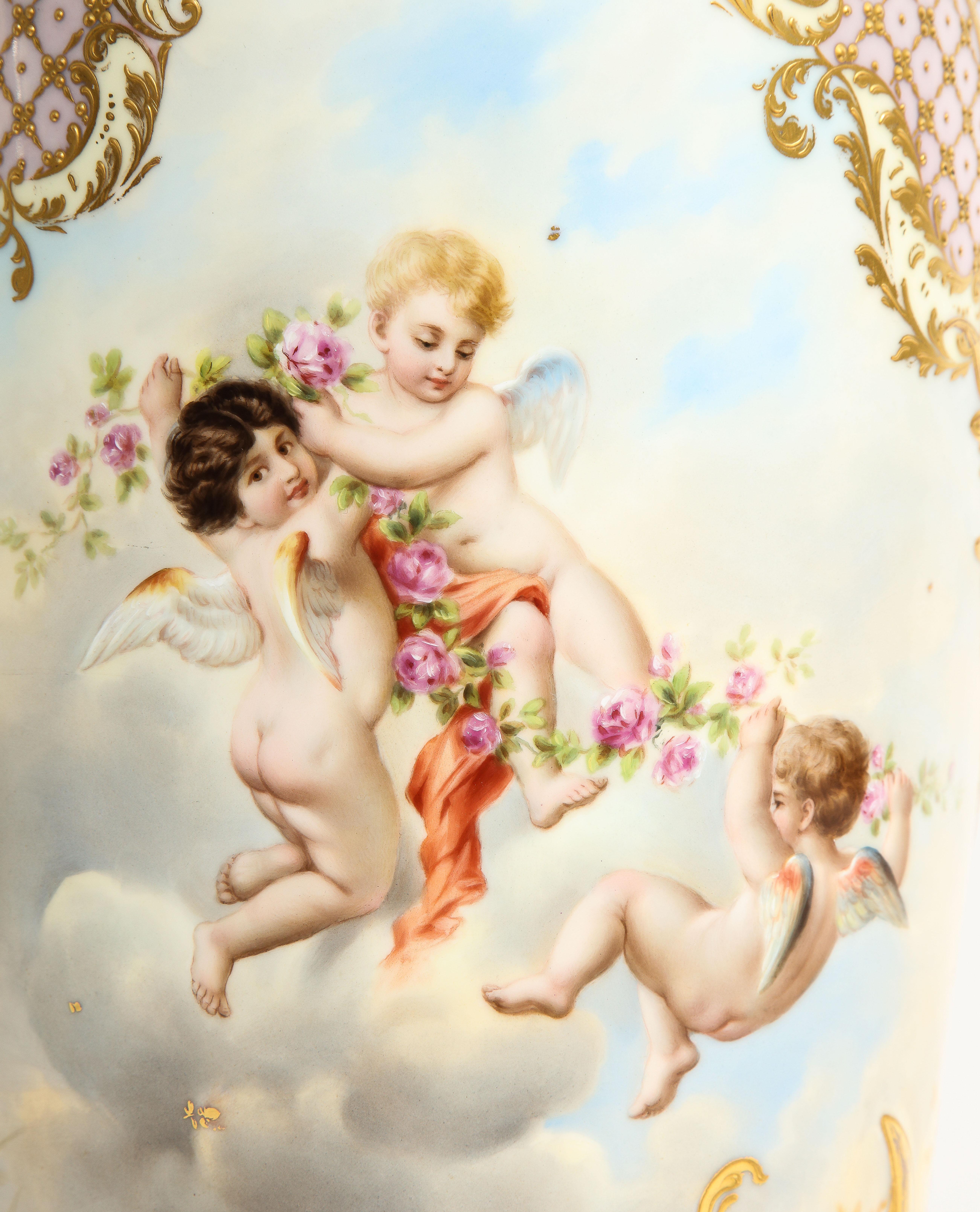 19. Jh. Royal Vienna Porcelain Doppeltafelvase mit erhabener 24K vergoldeter Dekoration im Angebot 1
