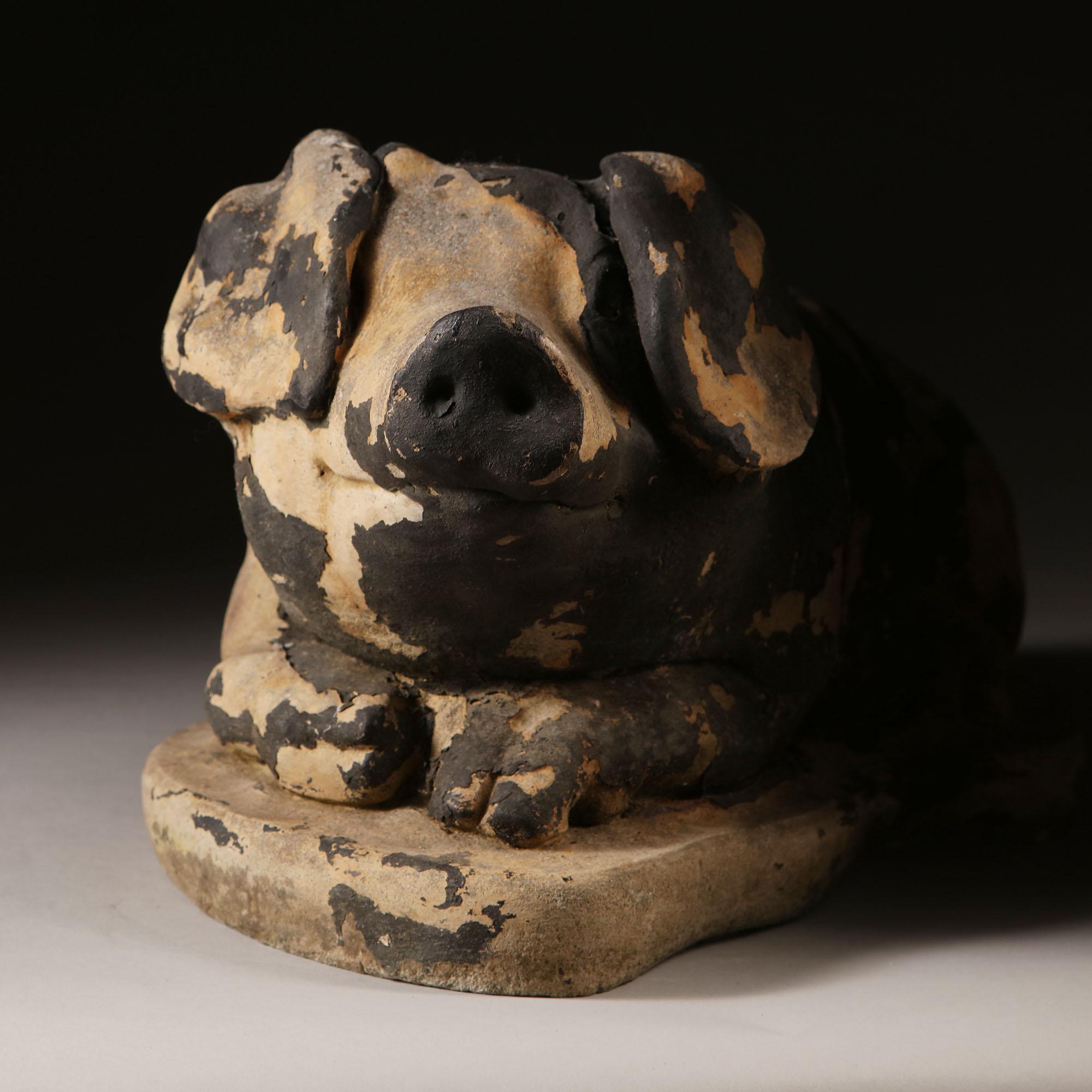 tierplastik des 19. Jahrhunderts:: Modell eines Schweins aus bemaltem Stein mit schwarzer Farbe (Englisch) im Angebot
