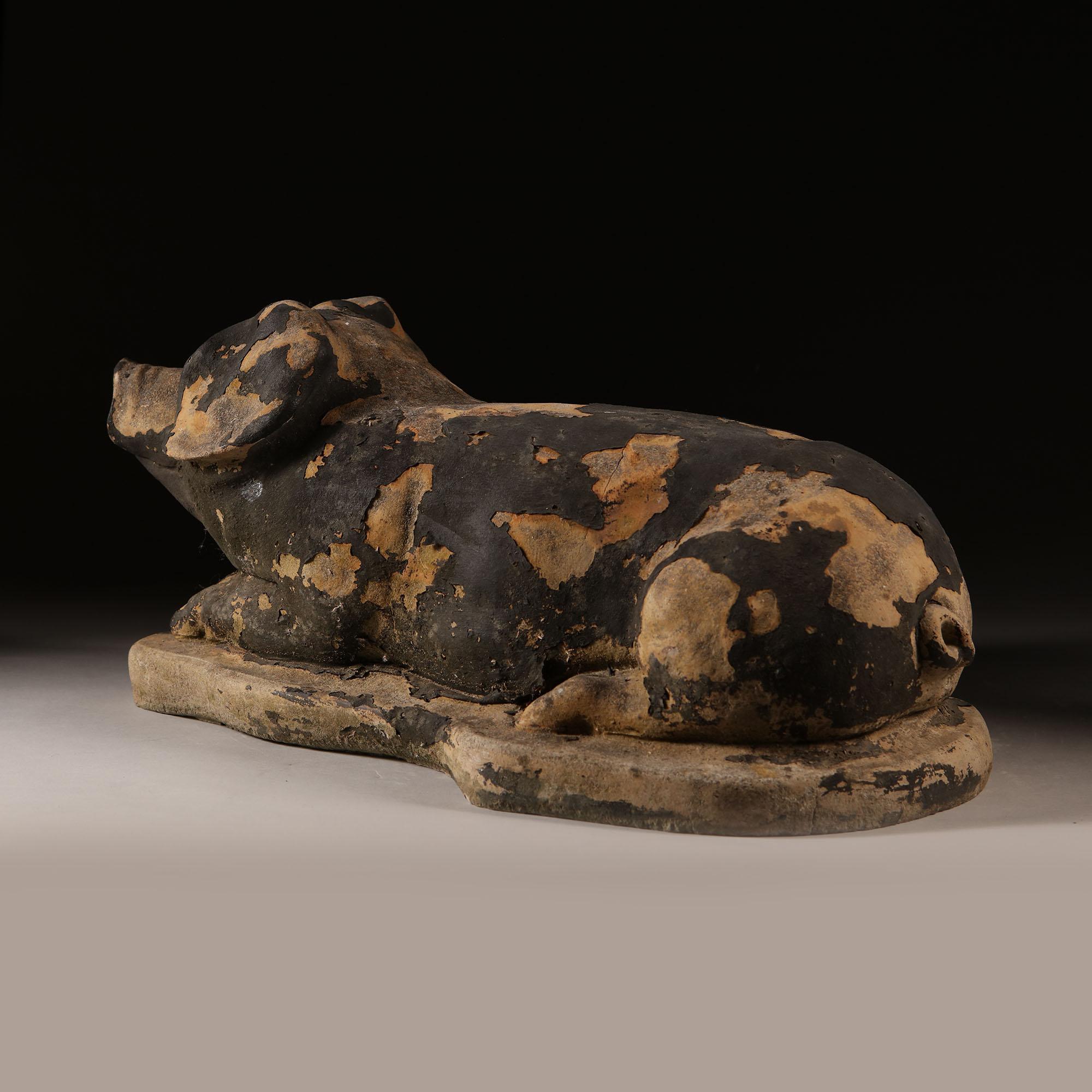 tierplastik des 19. Jahrhunderts:: Modell eines Schweins aus bemaltem Stein mit schwarzer Farbe im Zustand „Gut“ im Angebot in London, GB
