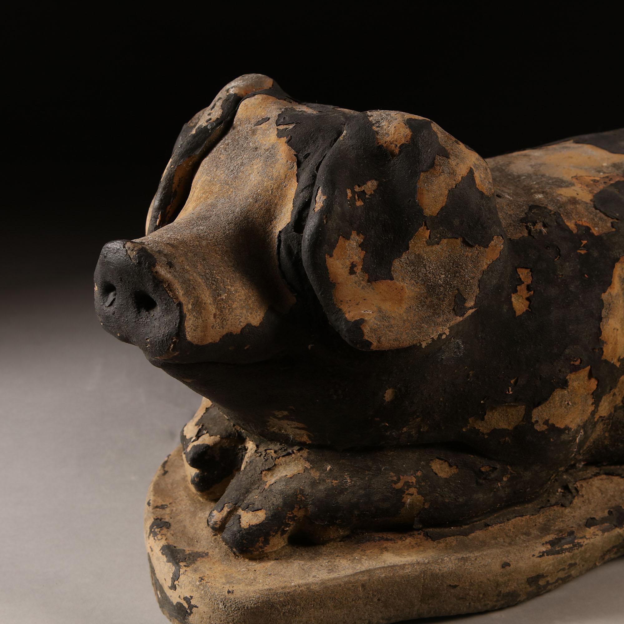 tierplastik des 19. Jahrhunderts:: Modell eines Schweins aus bemaltem Stein mit schwarzer Farbe im Angebot 2