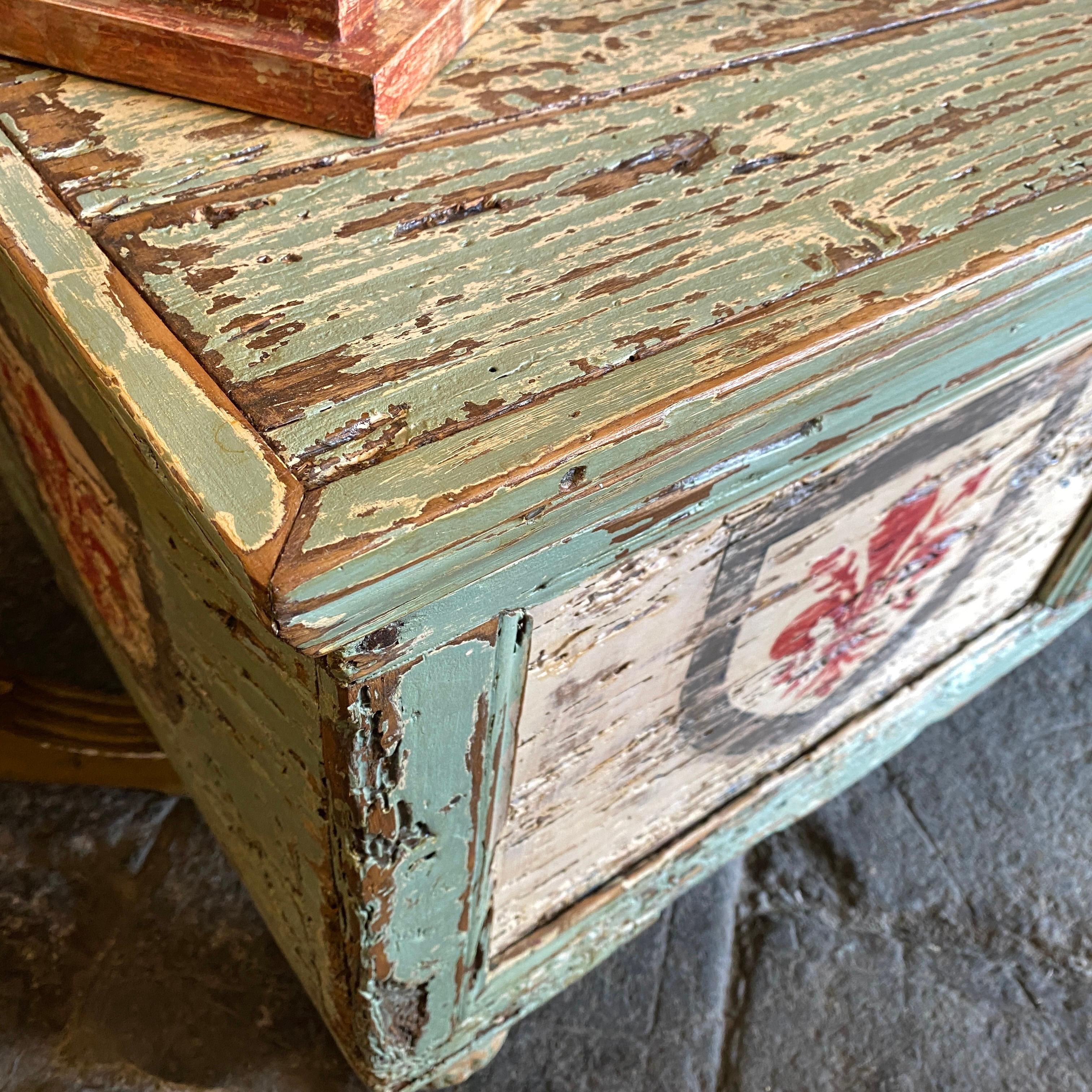 A 19th Century Antique Lacquered Wood Italian Blanket Chest In Fair Condition In Aci Castello, IT
