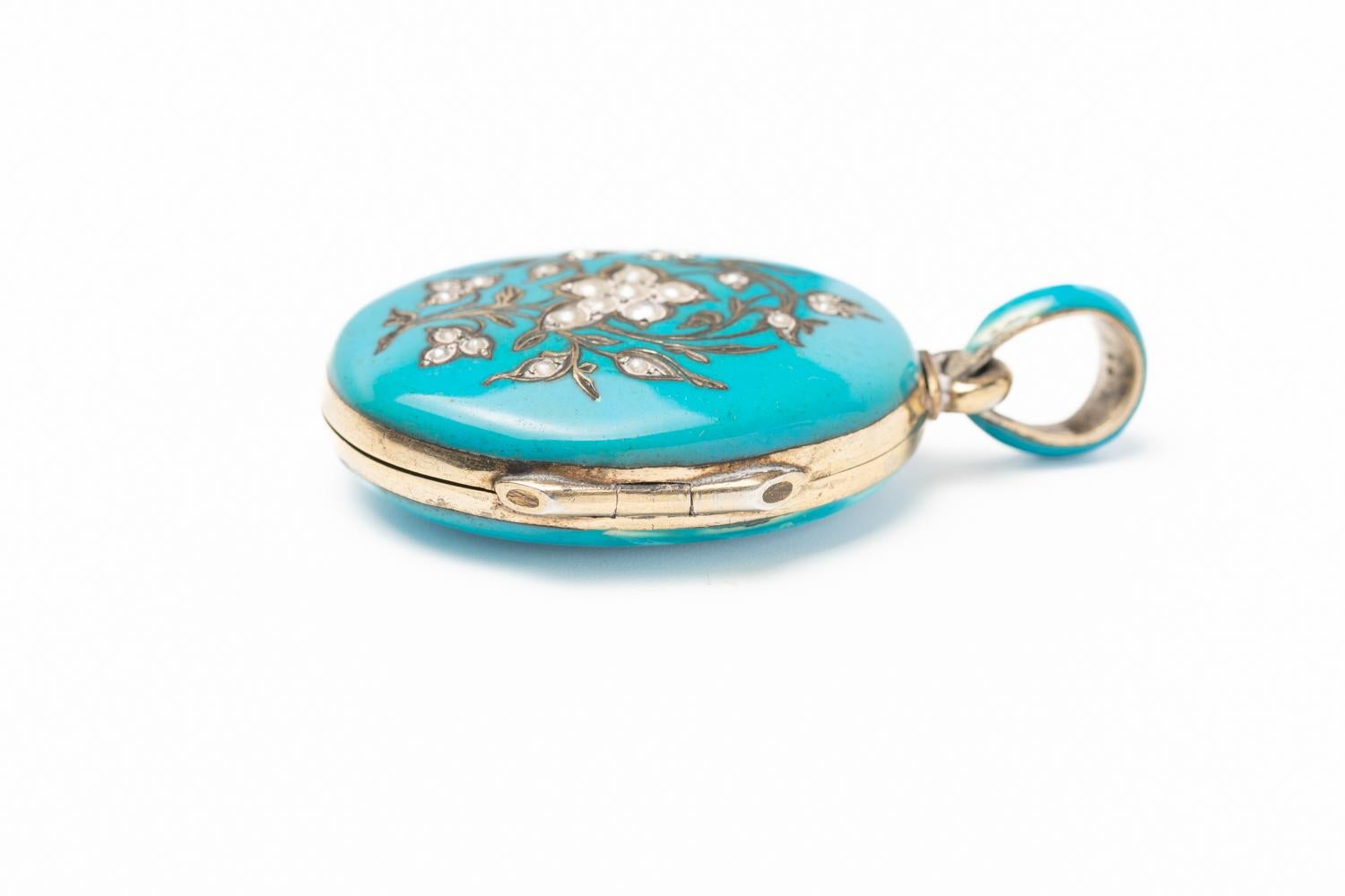 An Art Nouveau Austrian Enamel and Silver Gilt Pearl Locket For Sale 2